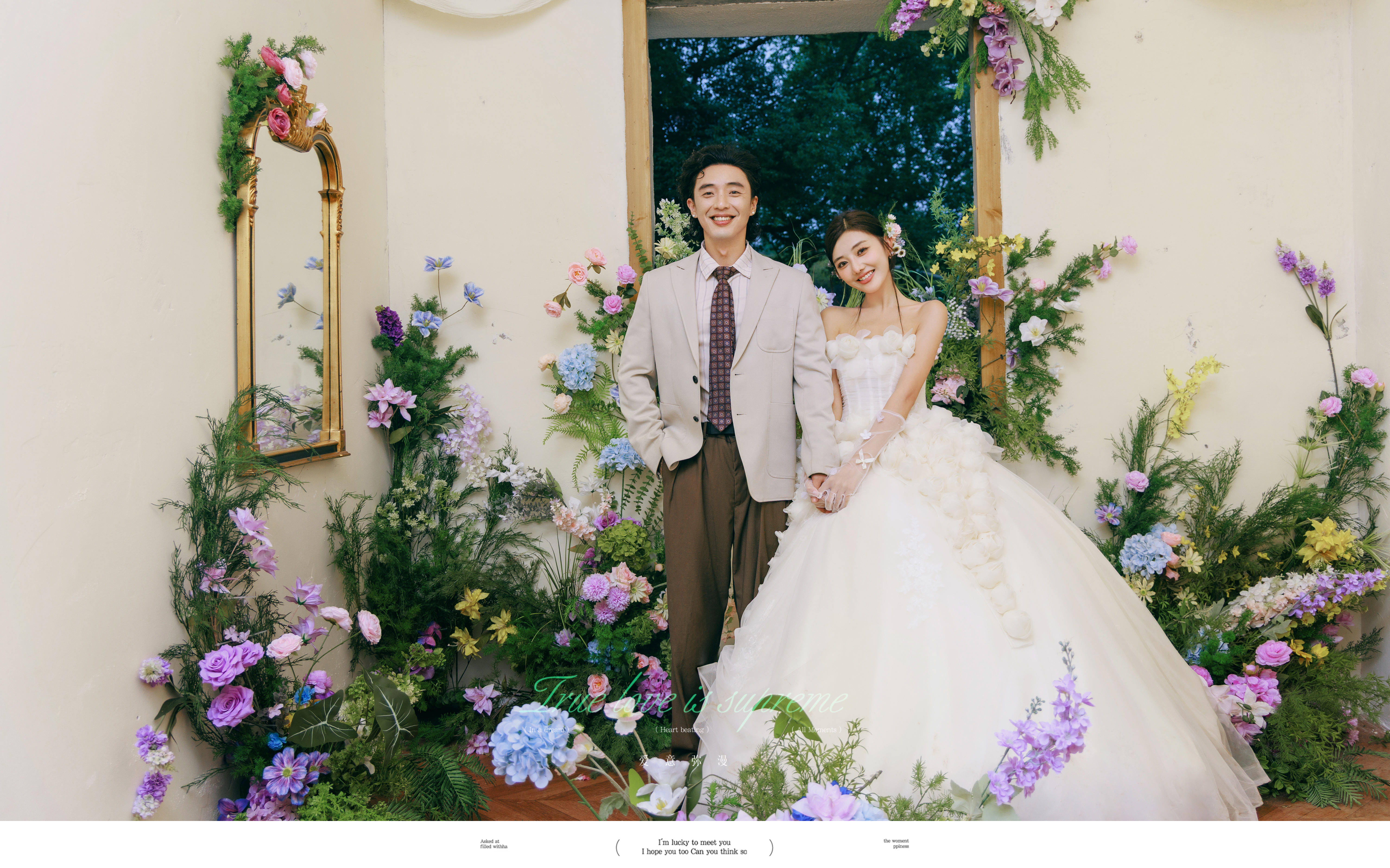 室內(nèi)花房俏皮婚紗照