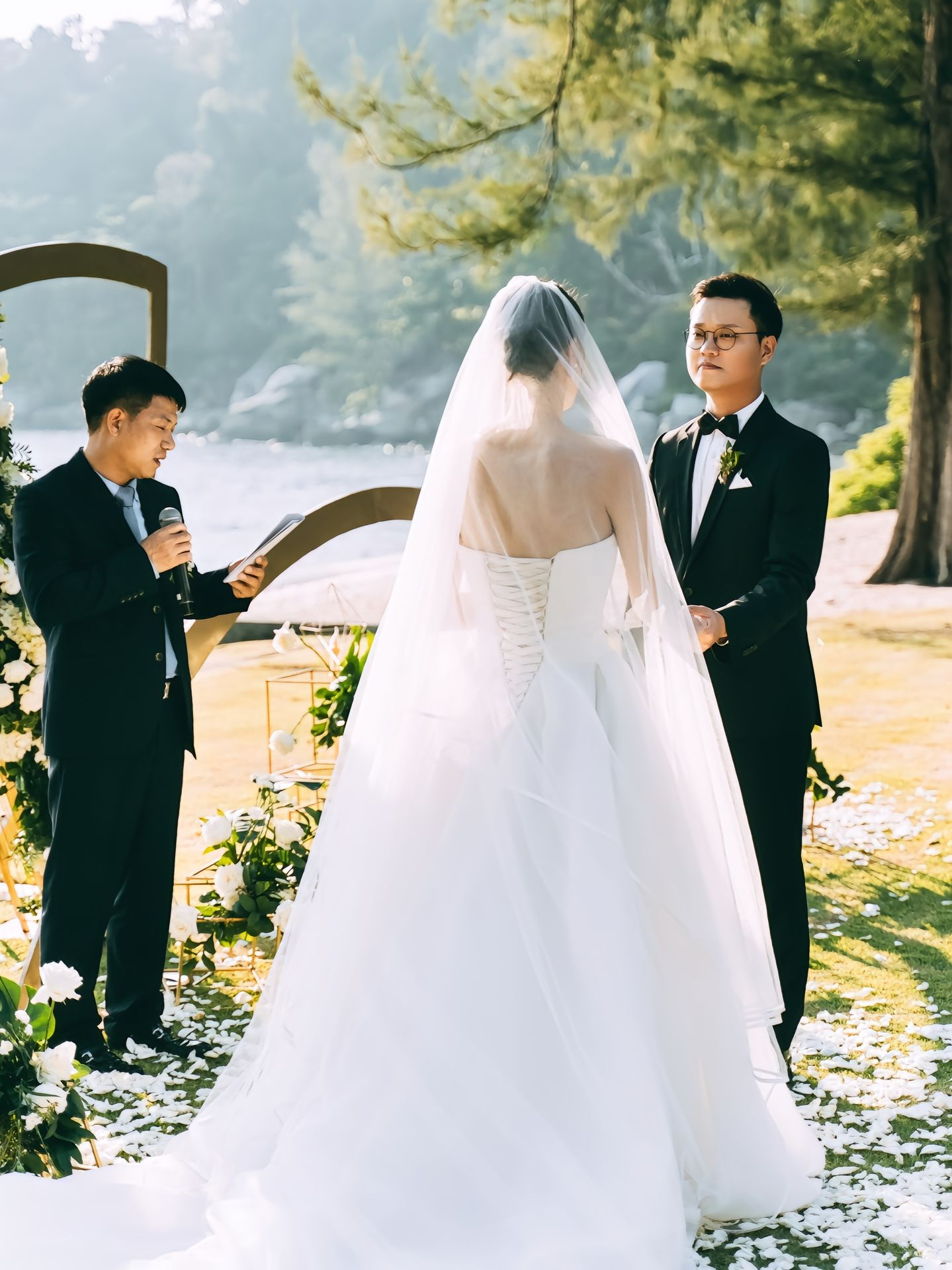  婚礼跟拍|超温馨户外草坪婚礼