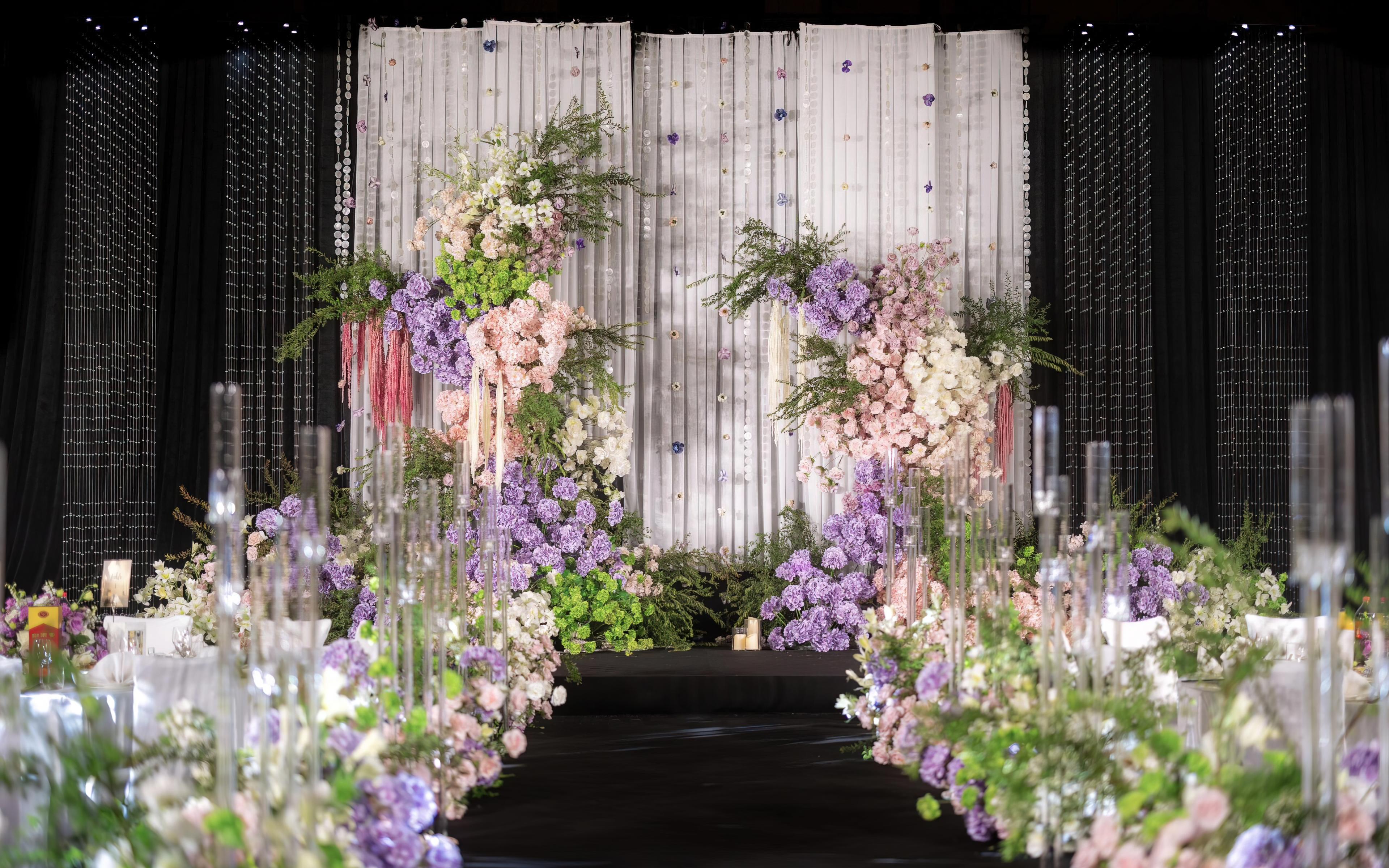 以花为语的婚礼现场