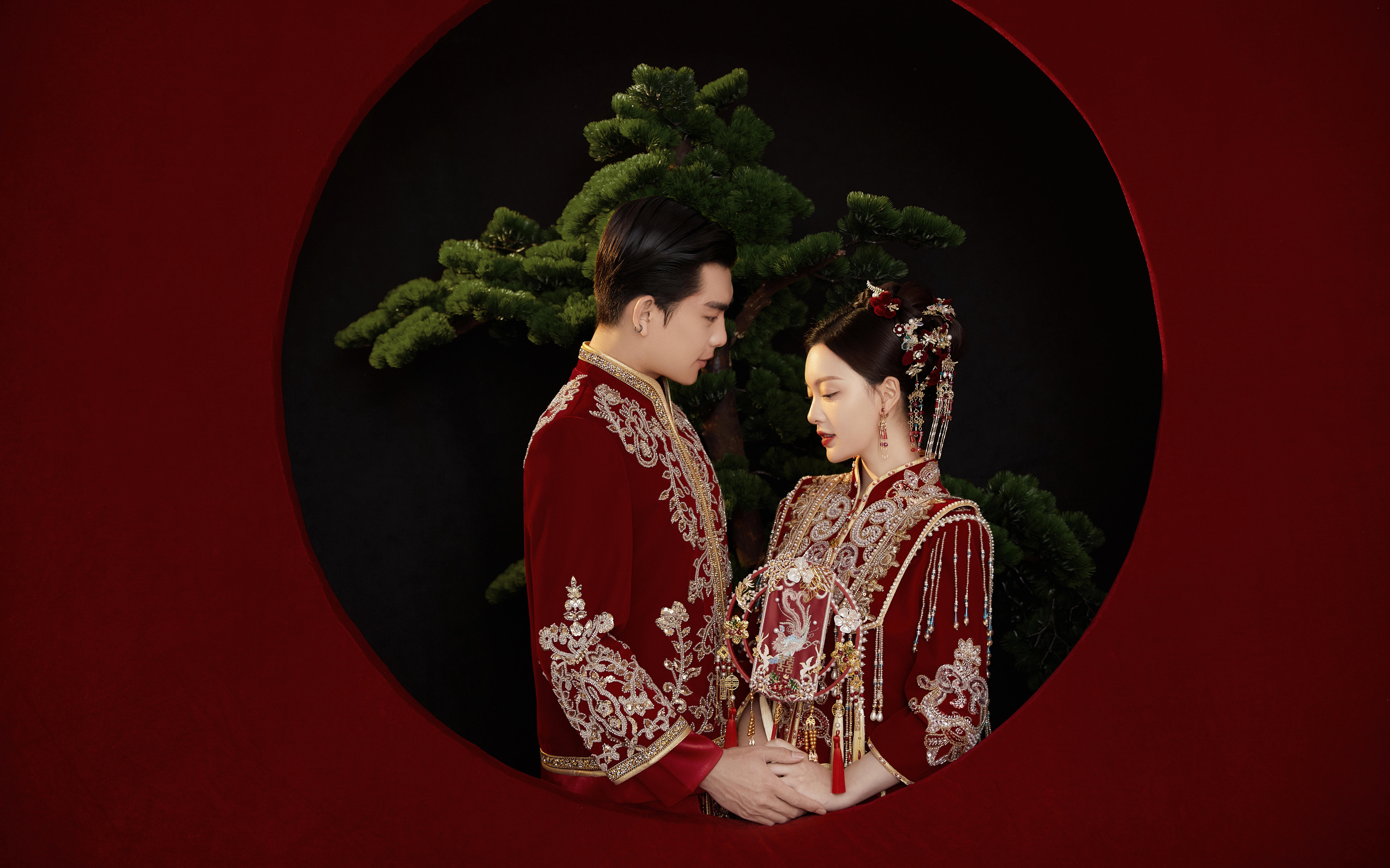 第一眼就愛啦?喜嫁風(fēng)婚紗照真的太太太好看了叭