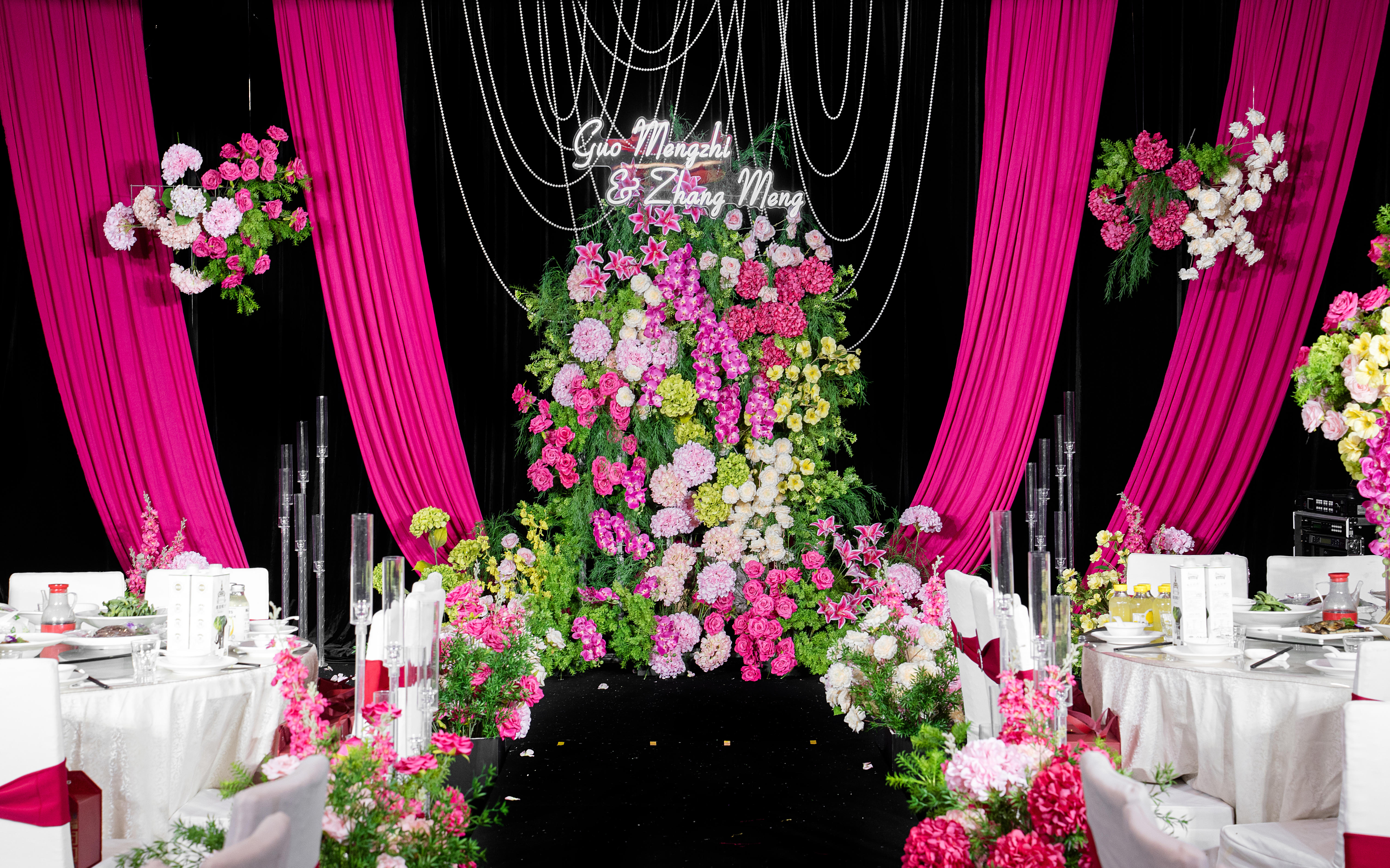 火热明艳的玫红婚礼