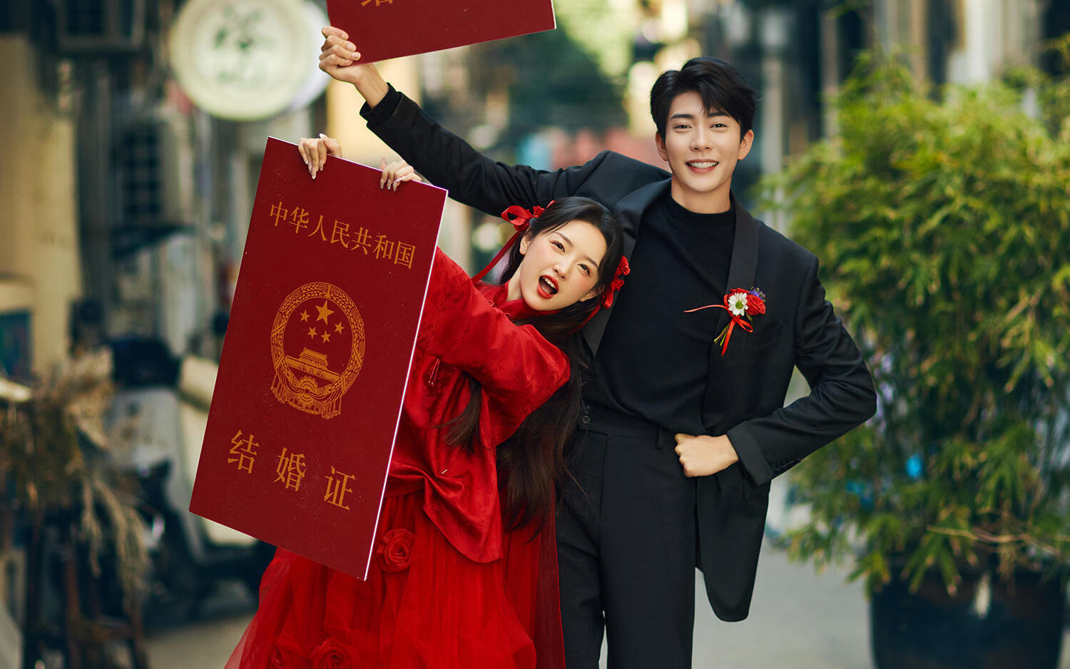 拍婚紗照紅色必不可少，街拍一樣好看