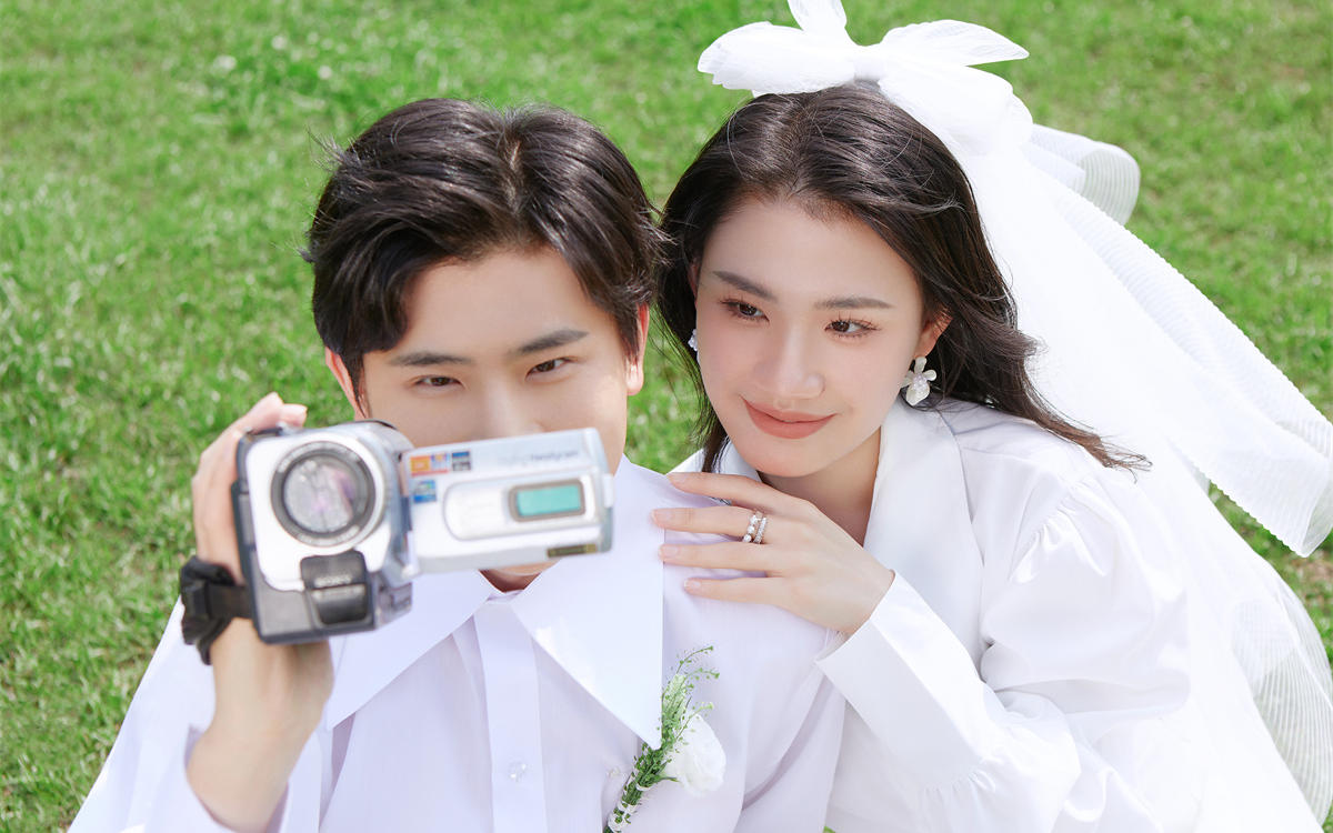 还得是森系草坪婚纱照✔总是会反复心动呀