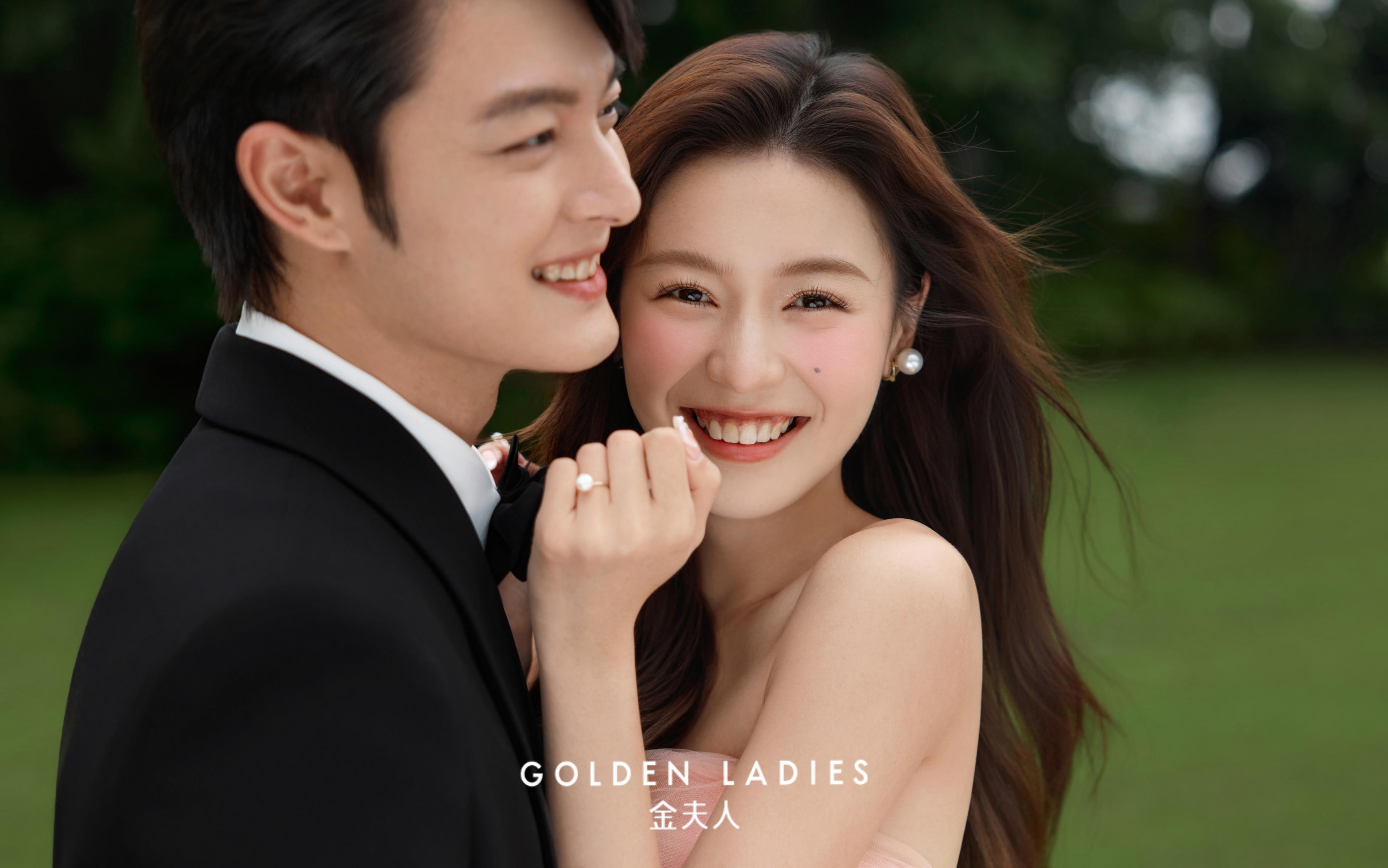 森系草坪婚纱照