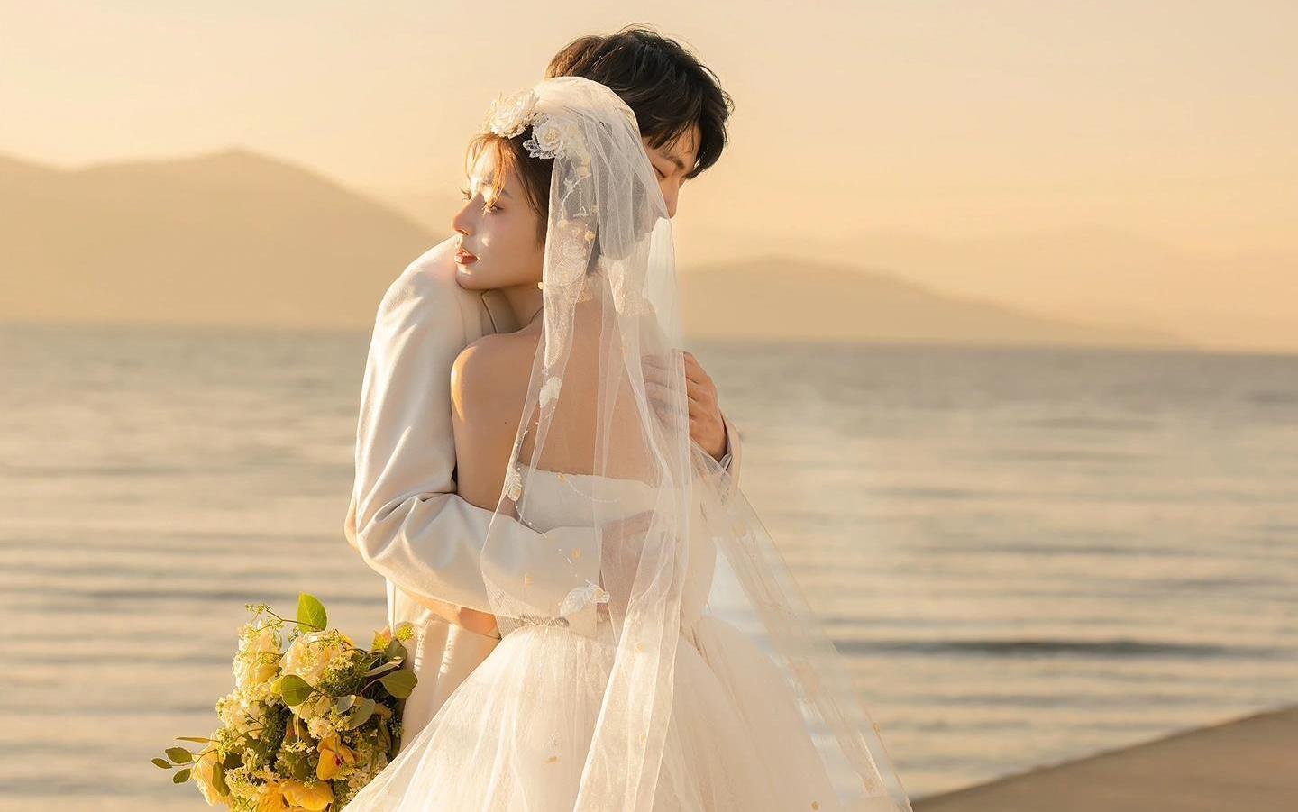 海边夕阳婚纱照 每一帧都是浪漫的见证