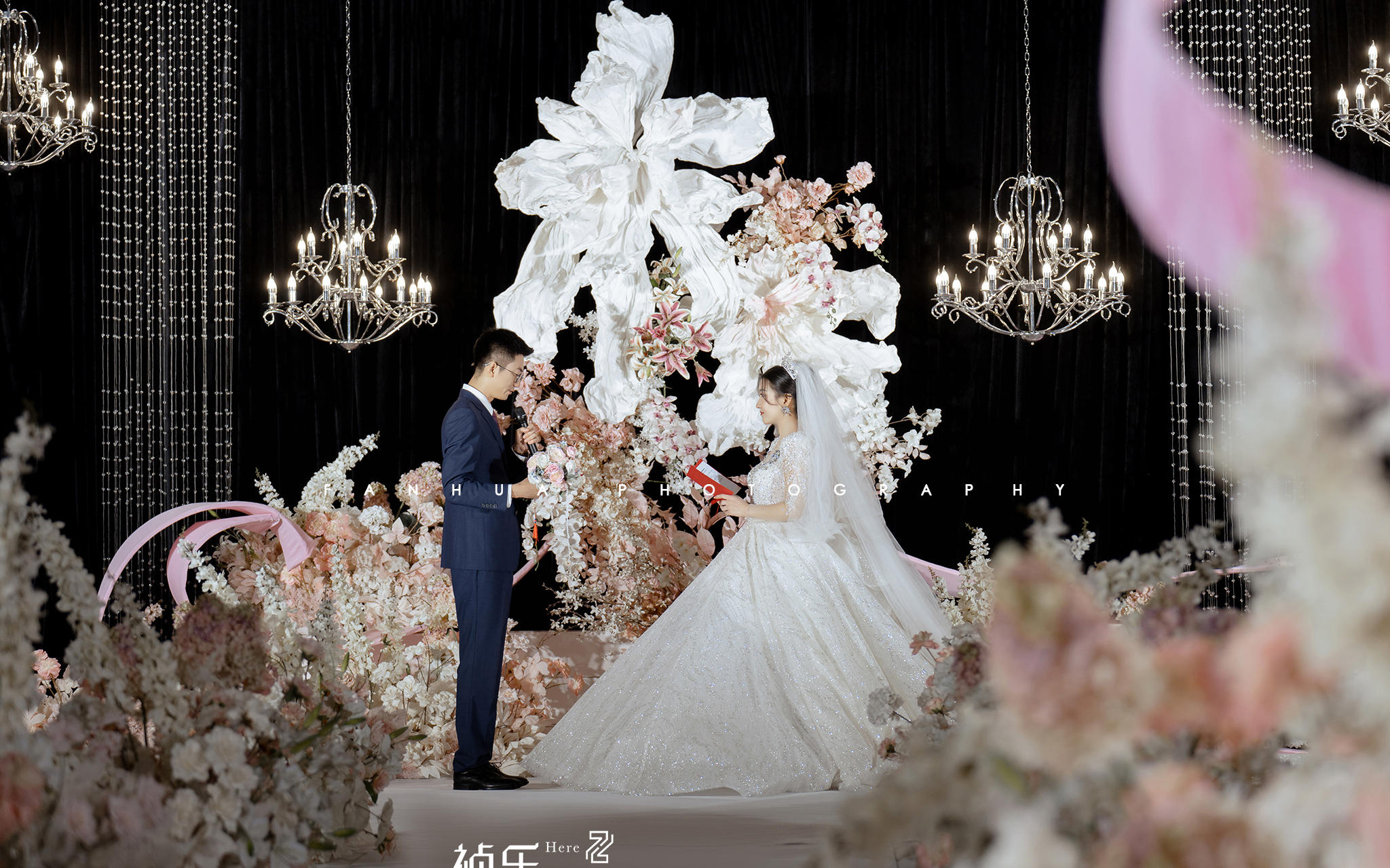 白粉色小众婚礼