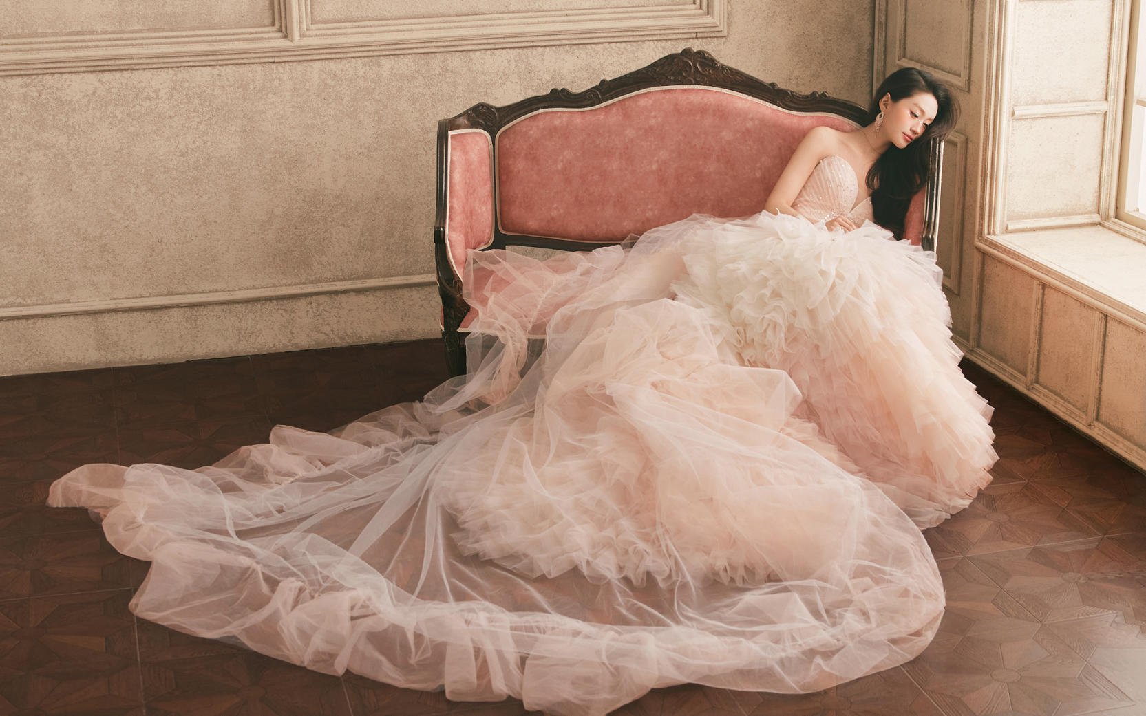 心動(dòng)預(yù)警??陷入粉紗婚紗照的愛(ài)意里