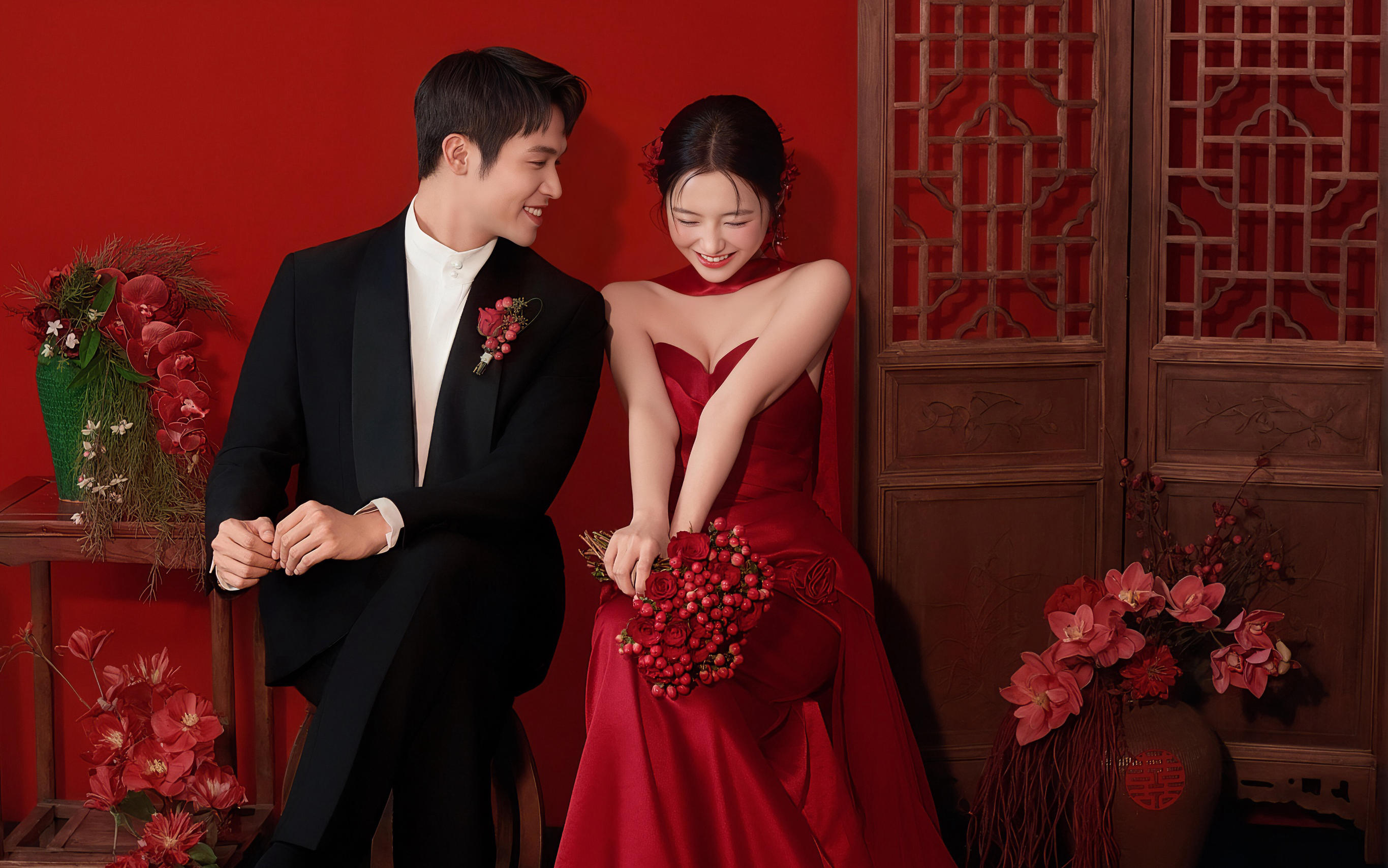 欞間笑?紅緞裹喜