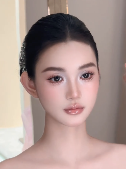 原相机下的夏日清冷感蓝色碎钻妆