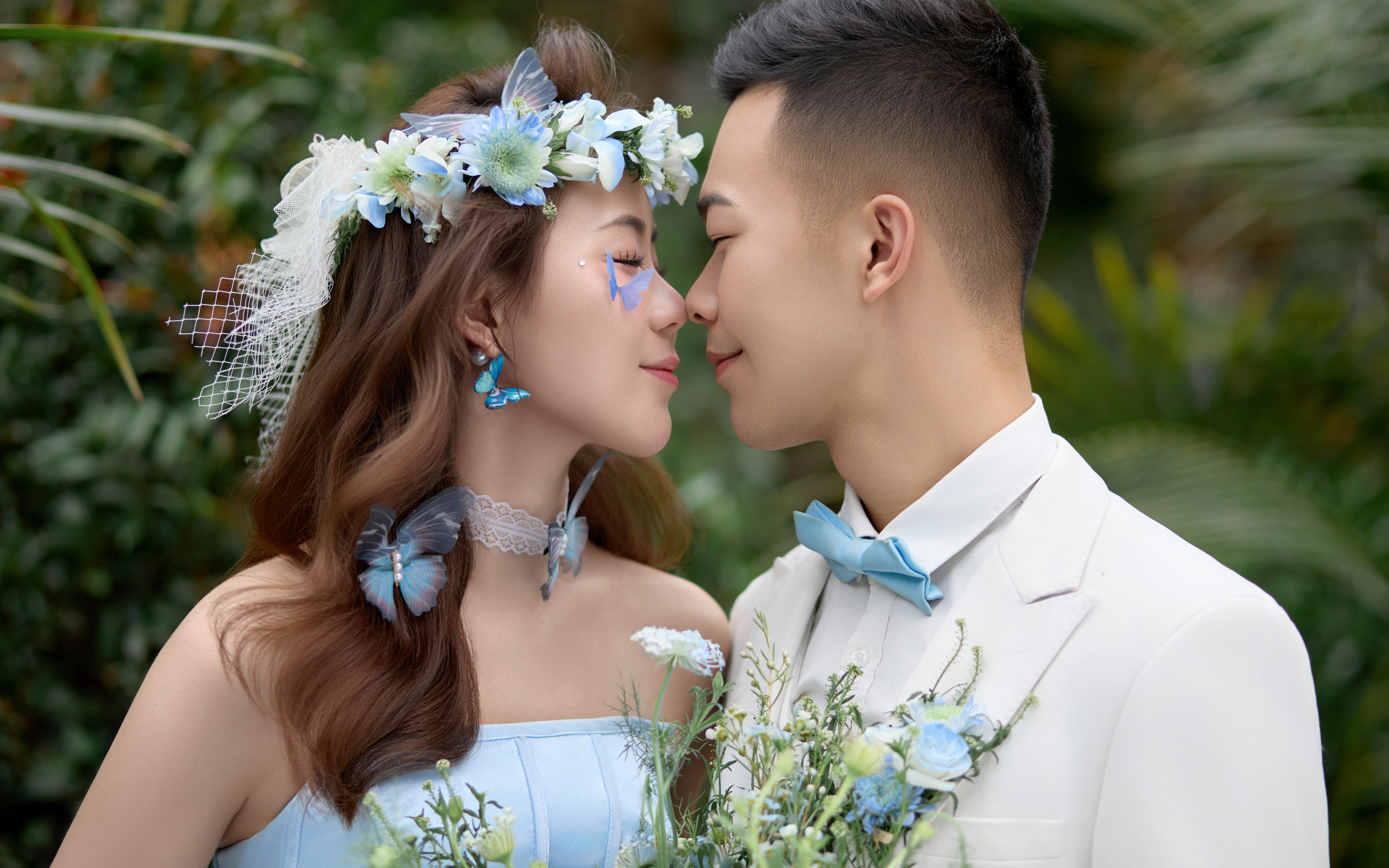 我们的三亚旅拍婚纱照是椰影和海声的交错