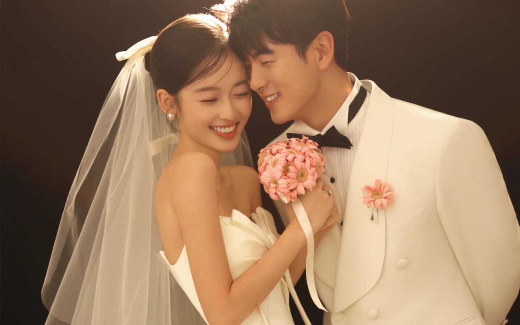 愛是什么形狀？ 是日出時(shí)分，在你睫毛上跳躍的金色