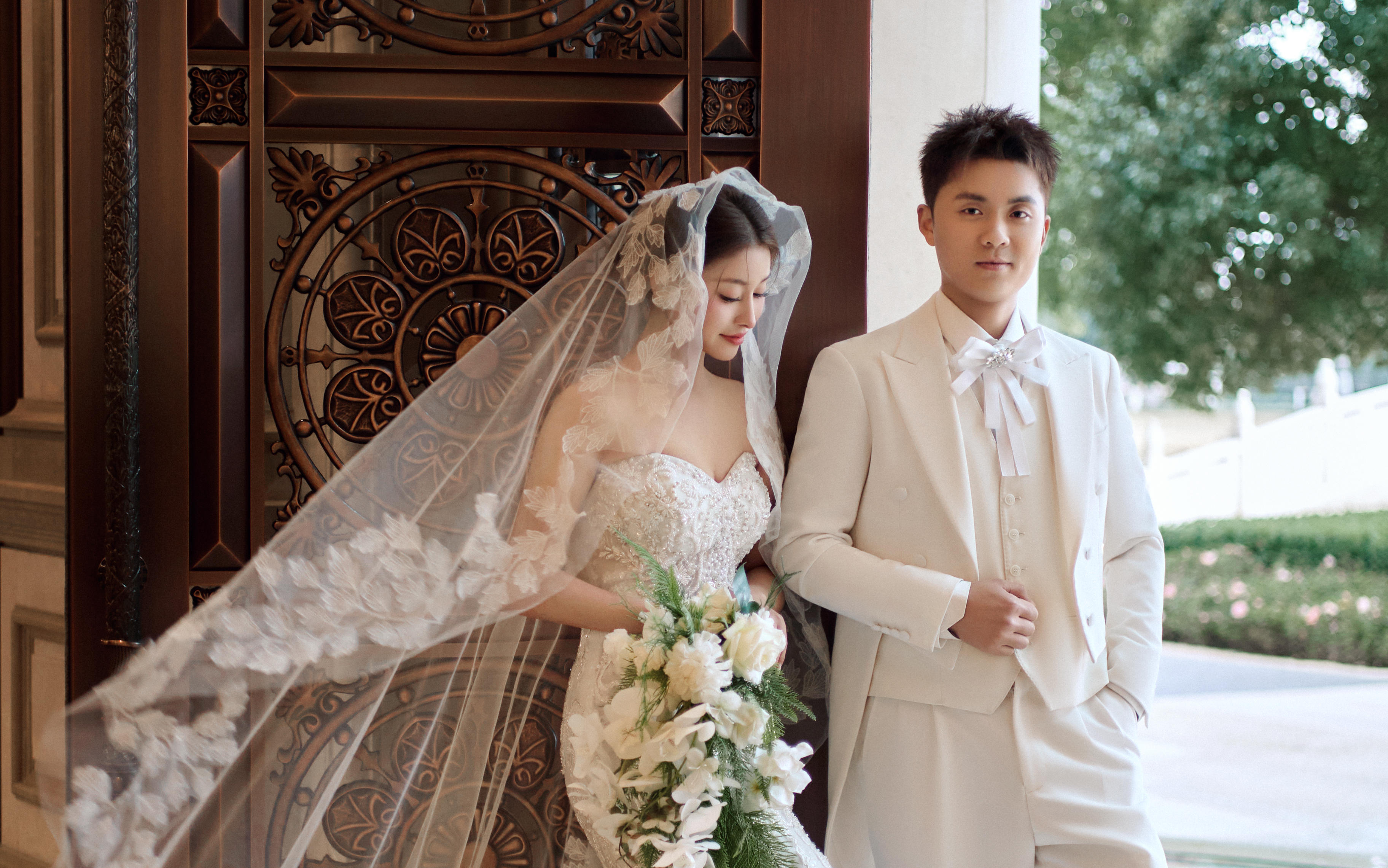 閃！到！極！致！我直接變成了發(fā)光公主??