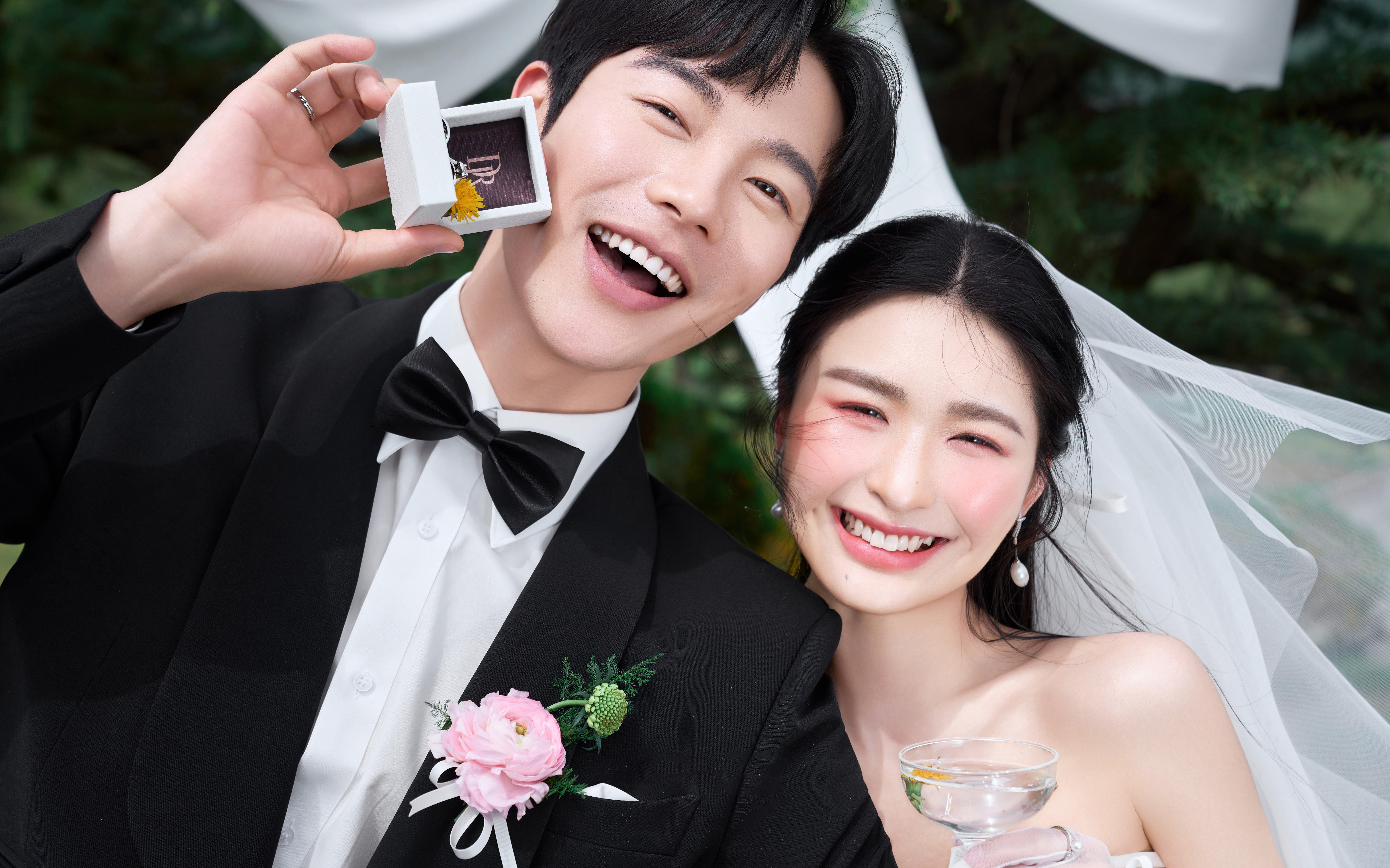 蝴蝶结户外婚纱照