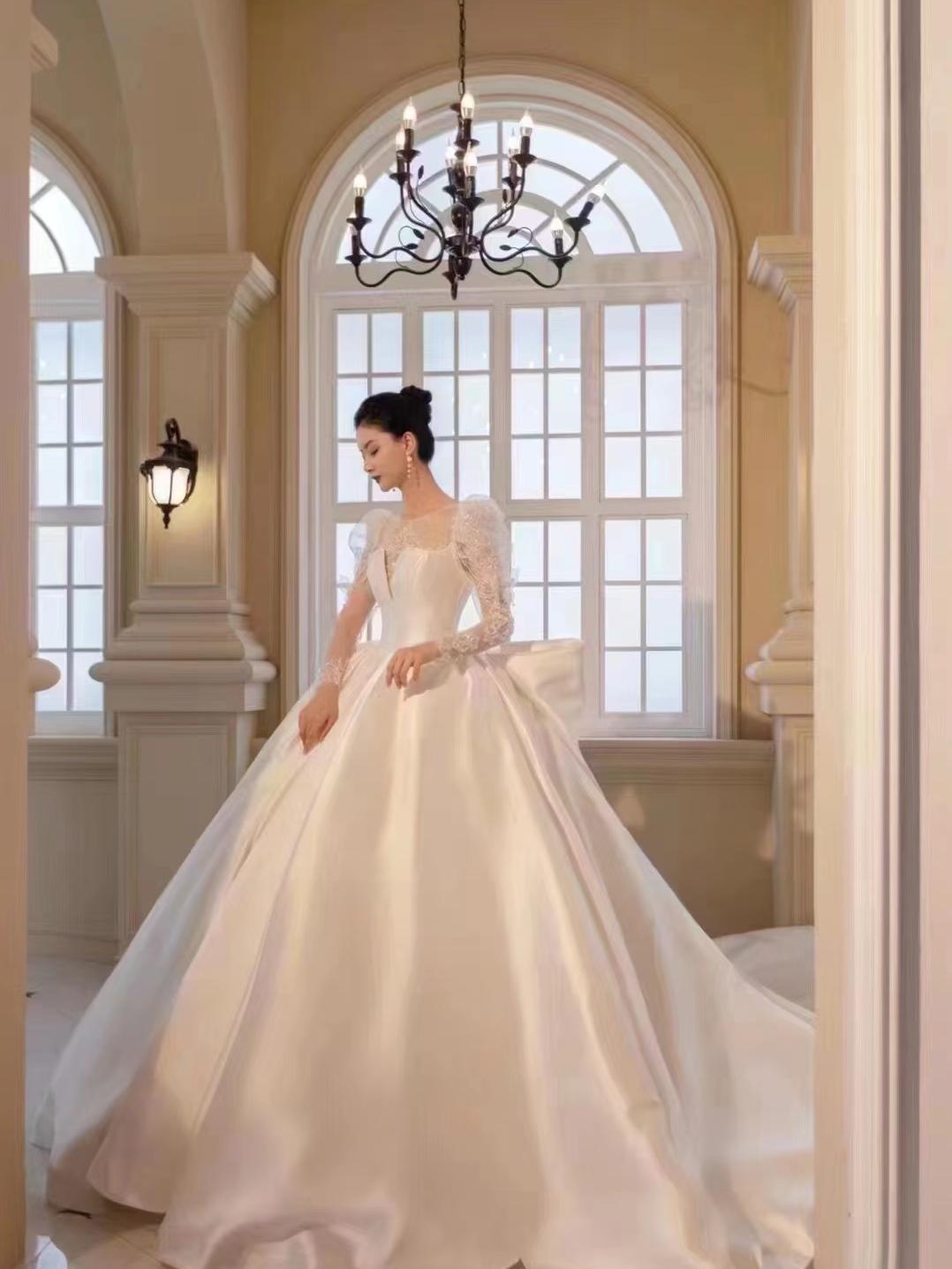 「慕莎婚纱」新款缎纱结合婚纱