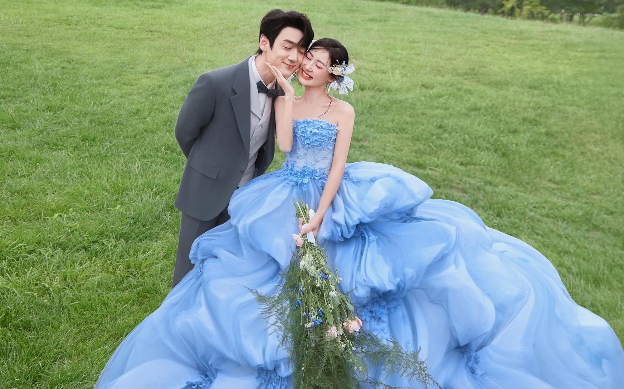 别管❗️蓝色花神草坪婚纱照美到我心巴上了