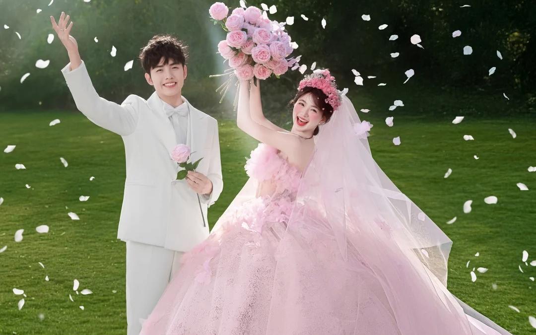 赴一場(chǎng)春天約｜溫柔到骨子里草坪婚紗照