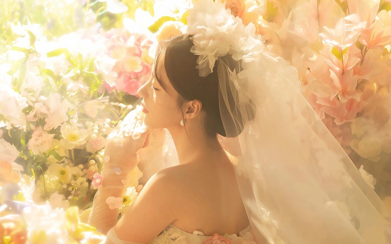 鲜花氛围感的神✨花房油画婚纱照💐