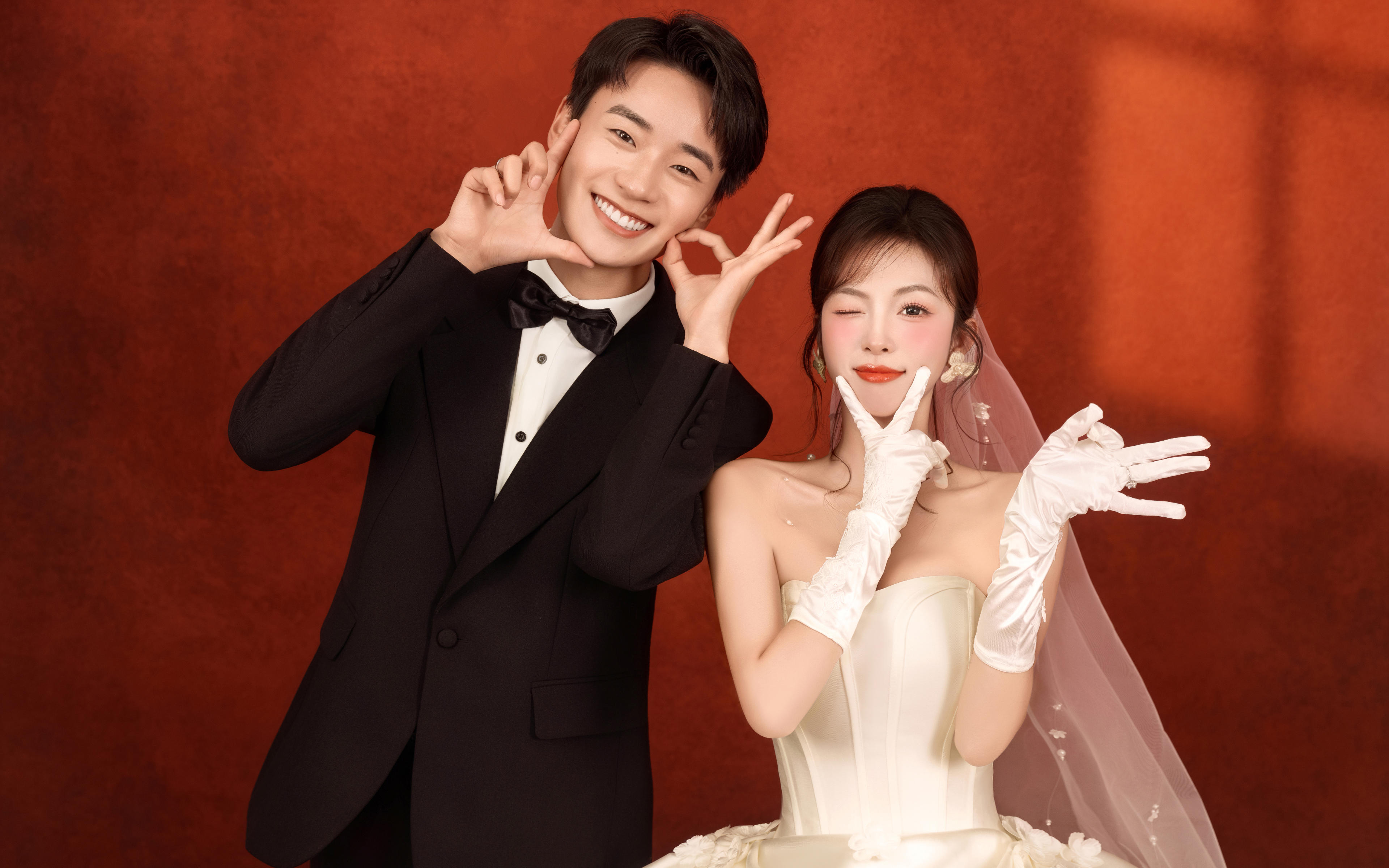 这组红底复古婚纱照风格一定要加到必拍list里