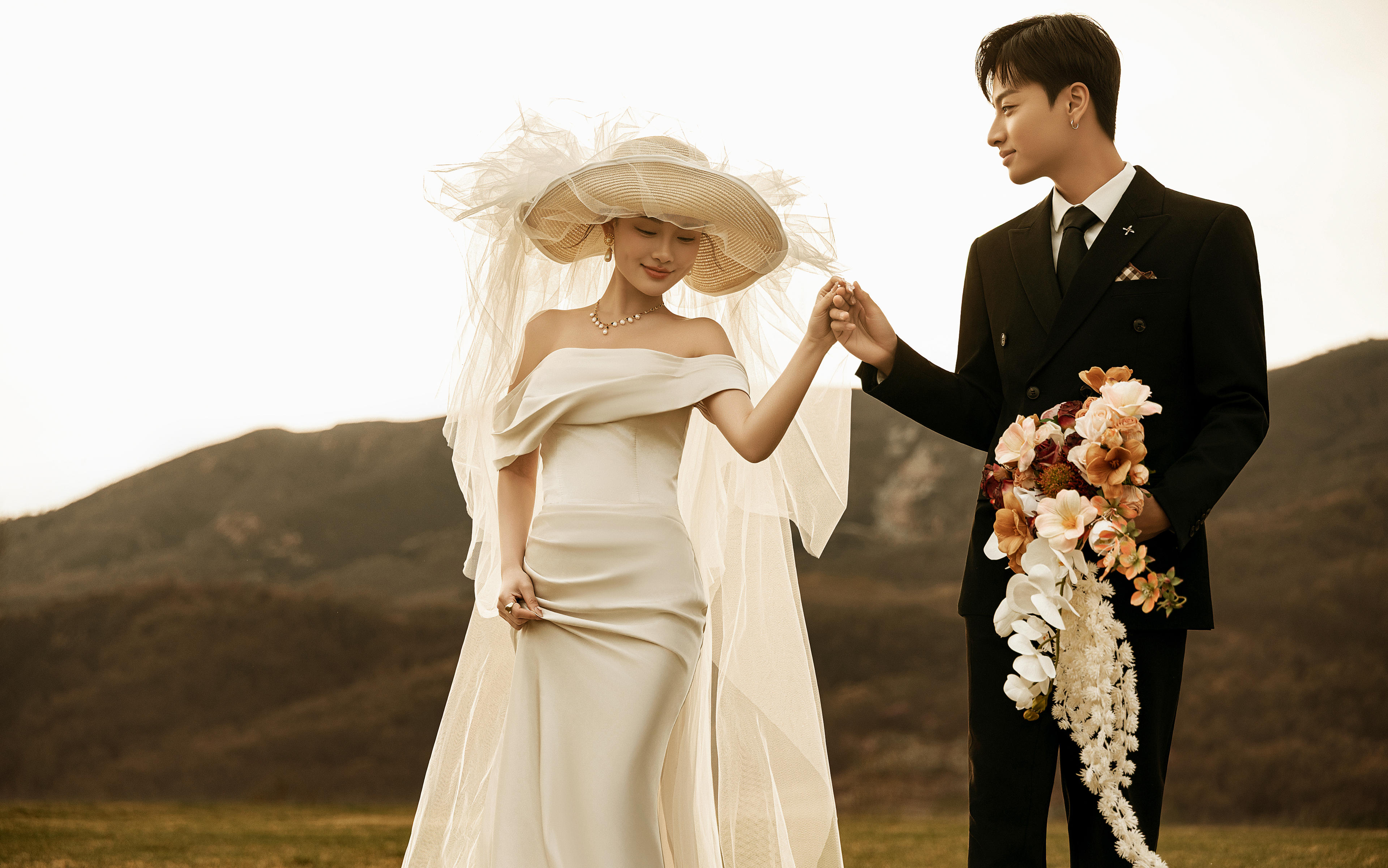 法式輕復(fù)古風(fēng)山景婚紗照