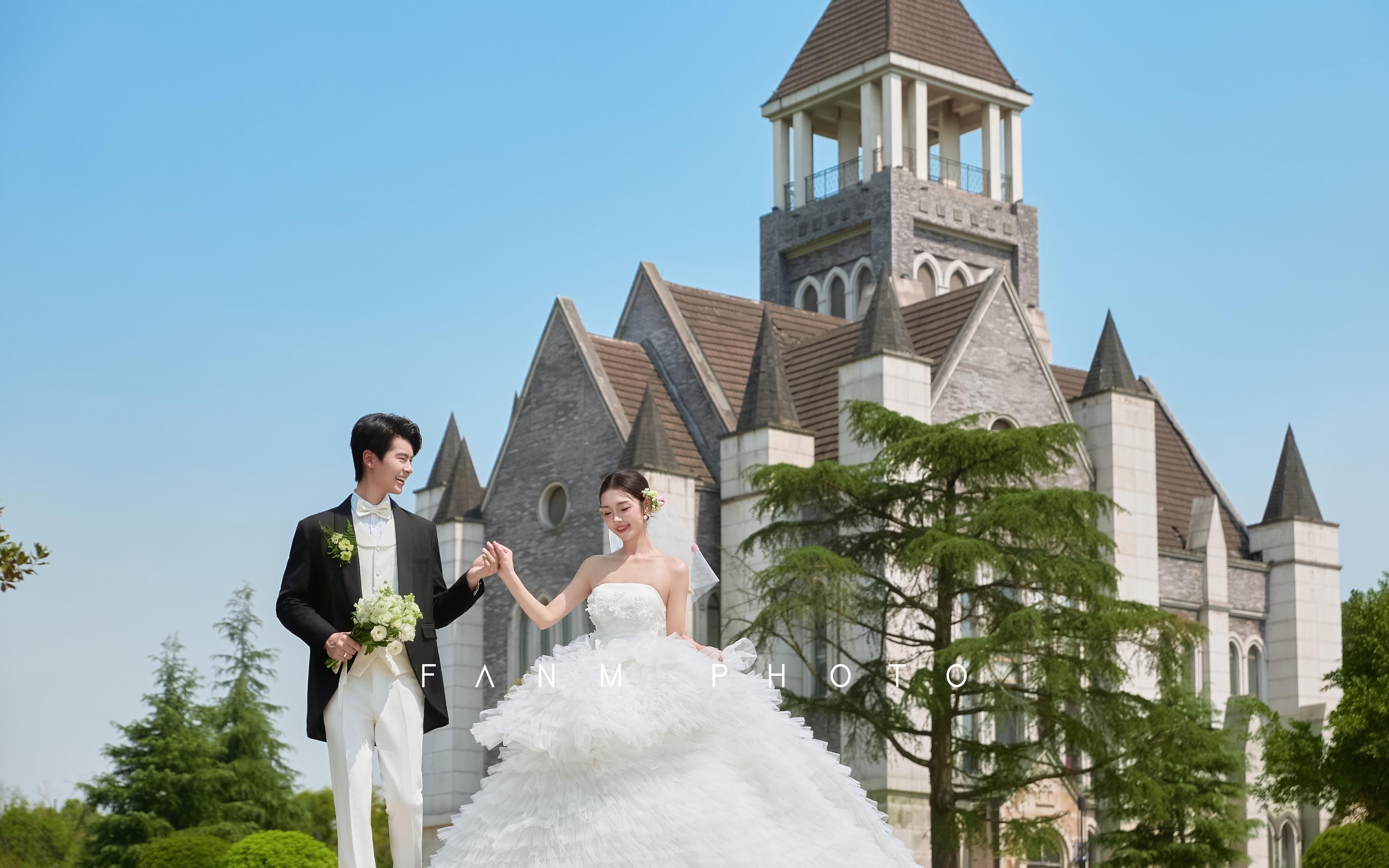 梵梦®原创｜教堂草坪童话风婚纱照