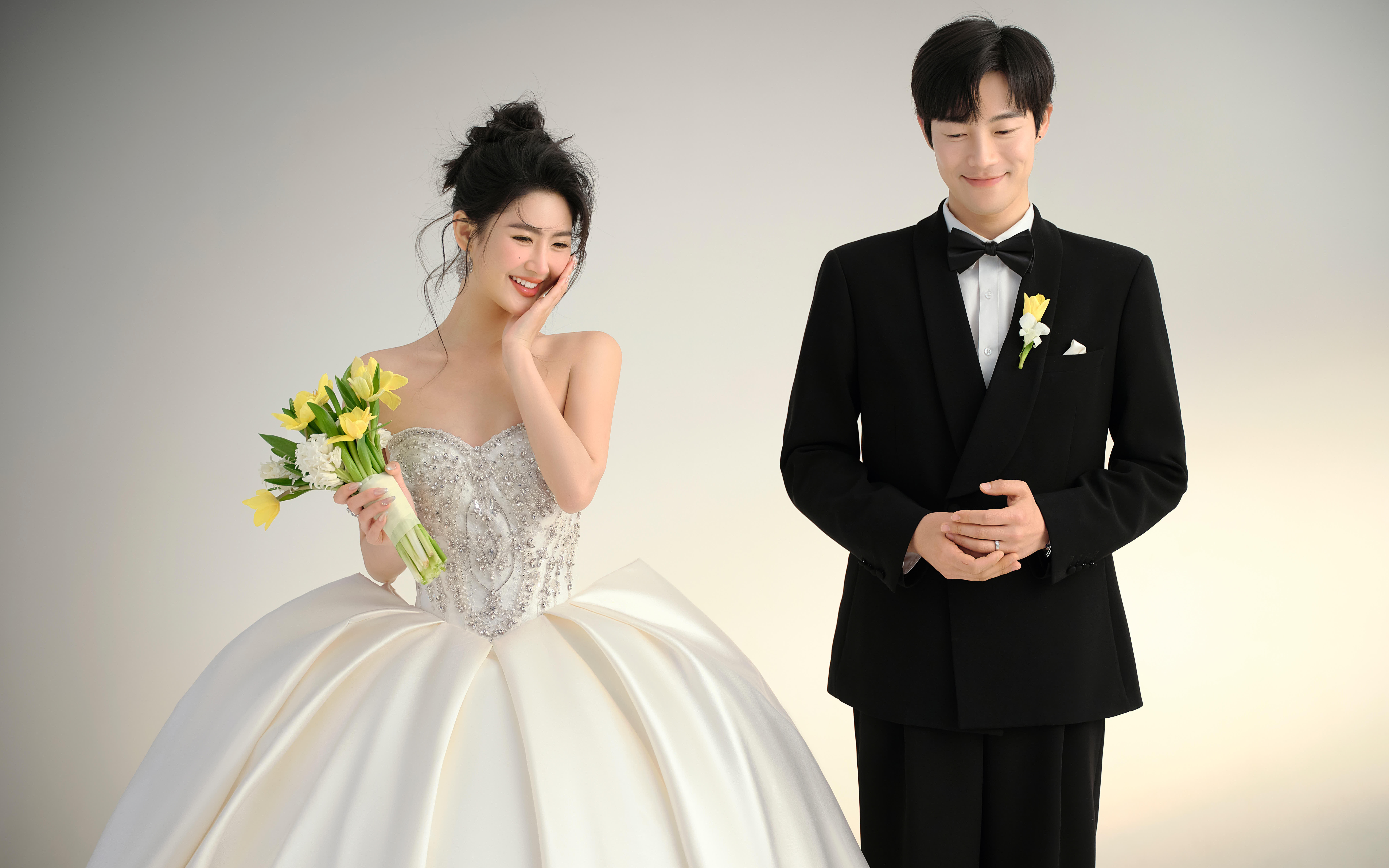 心动了！这样的极简婚纱照真的太甜啦💕