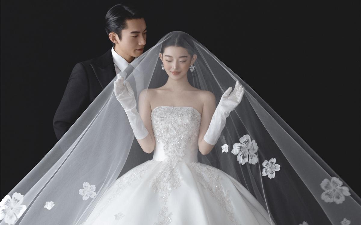這組婚紗照，把「高級感」拿捏到骨子里了！
