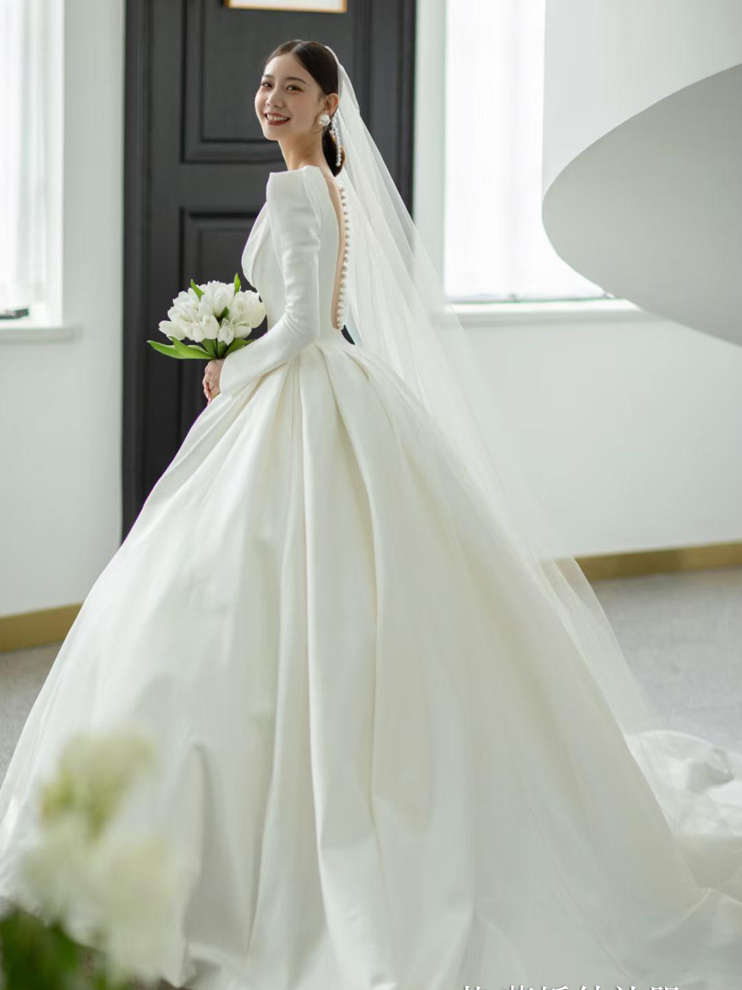 【设计师款】高级质感缎面长袖婚纱