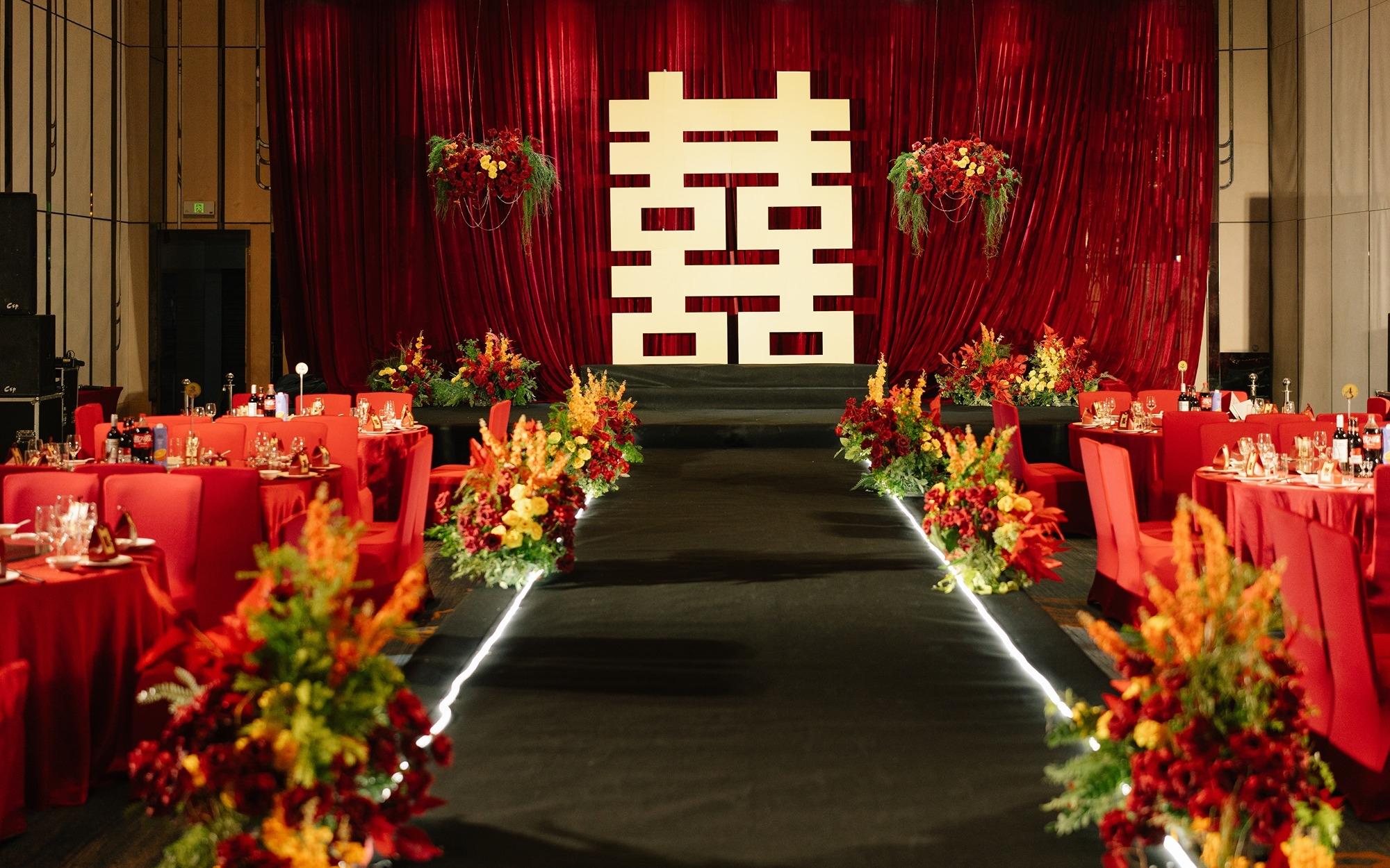 大喜子也太出片了叭~丨紅色布幔婚禮