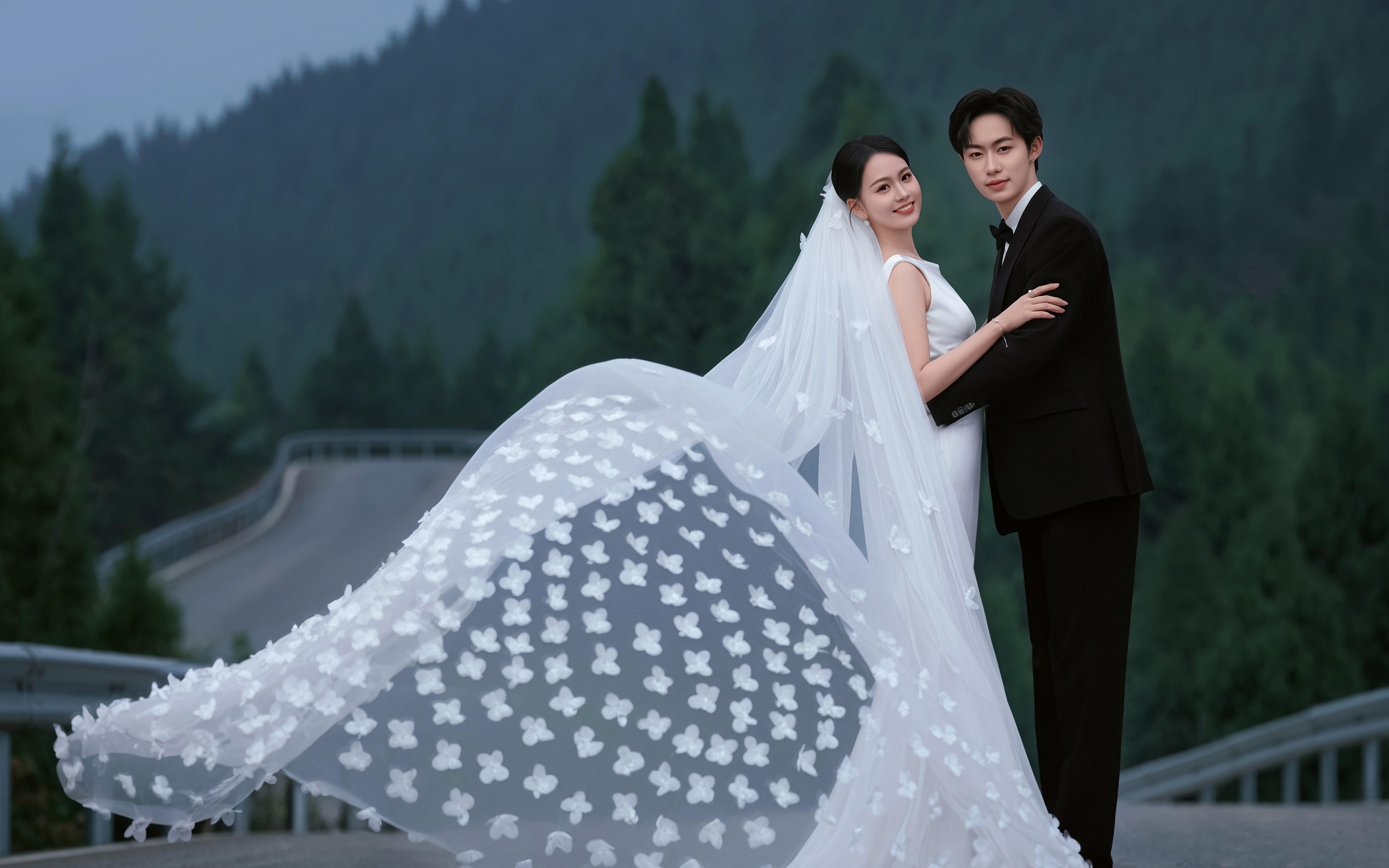 把公路拍成浪漫主场