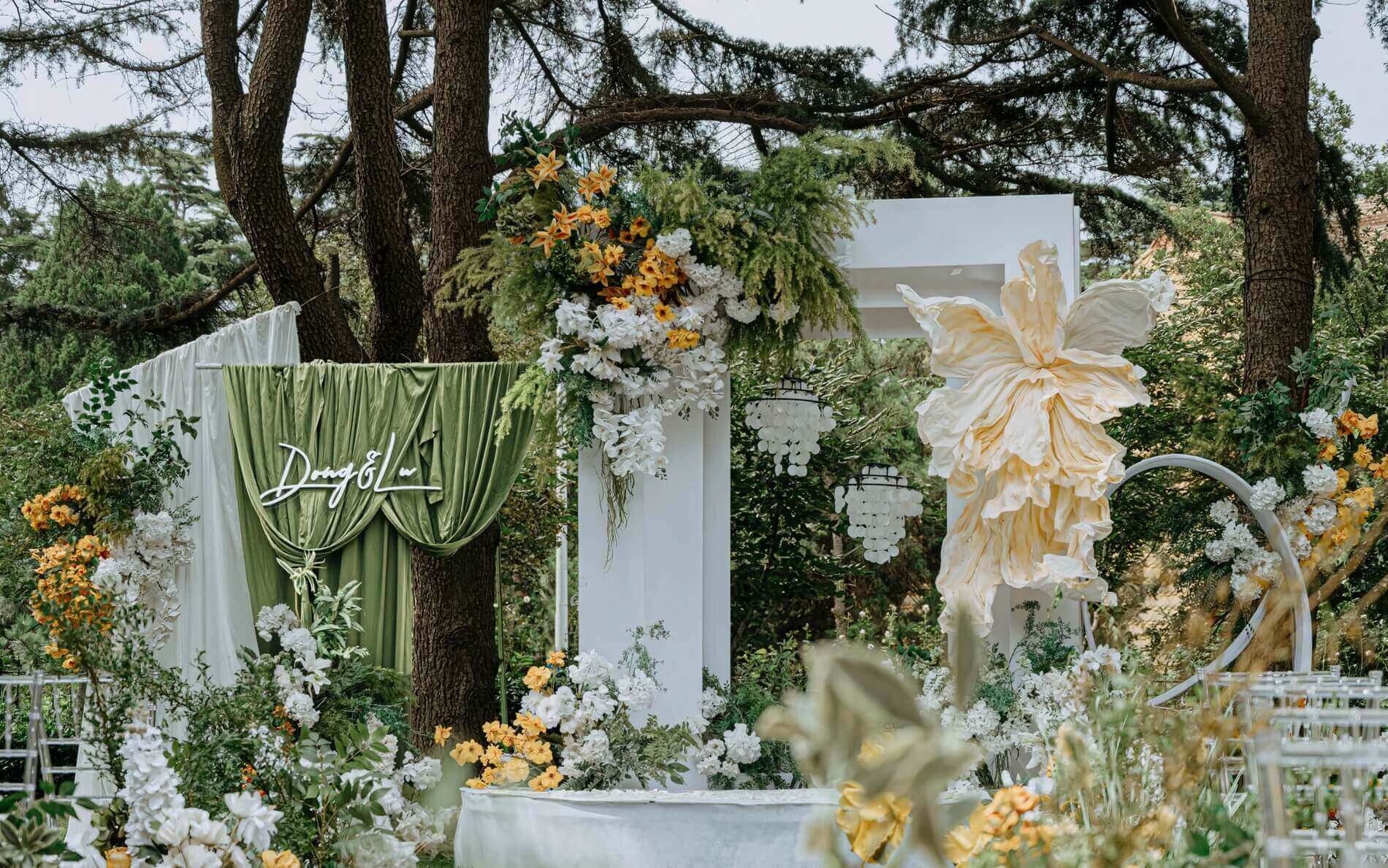 白绿色布幔户外小众婚礼