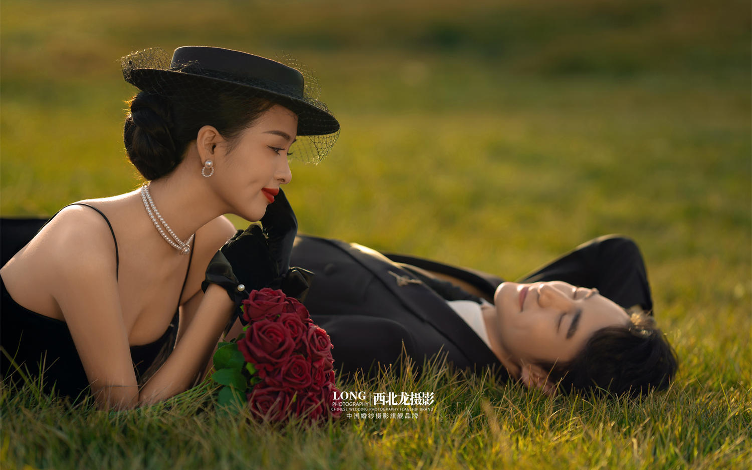 億遍遍??愛上電影??赫本風(fēng)草坪婚紗照?。? style=