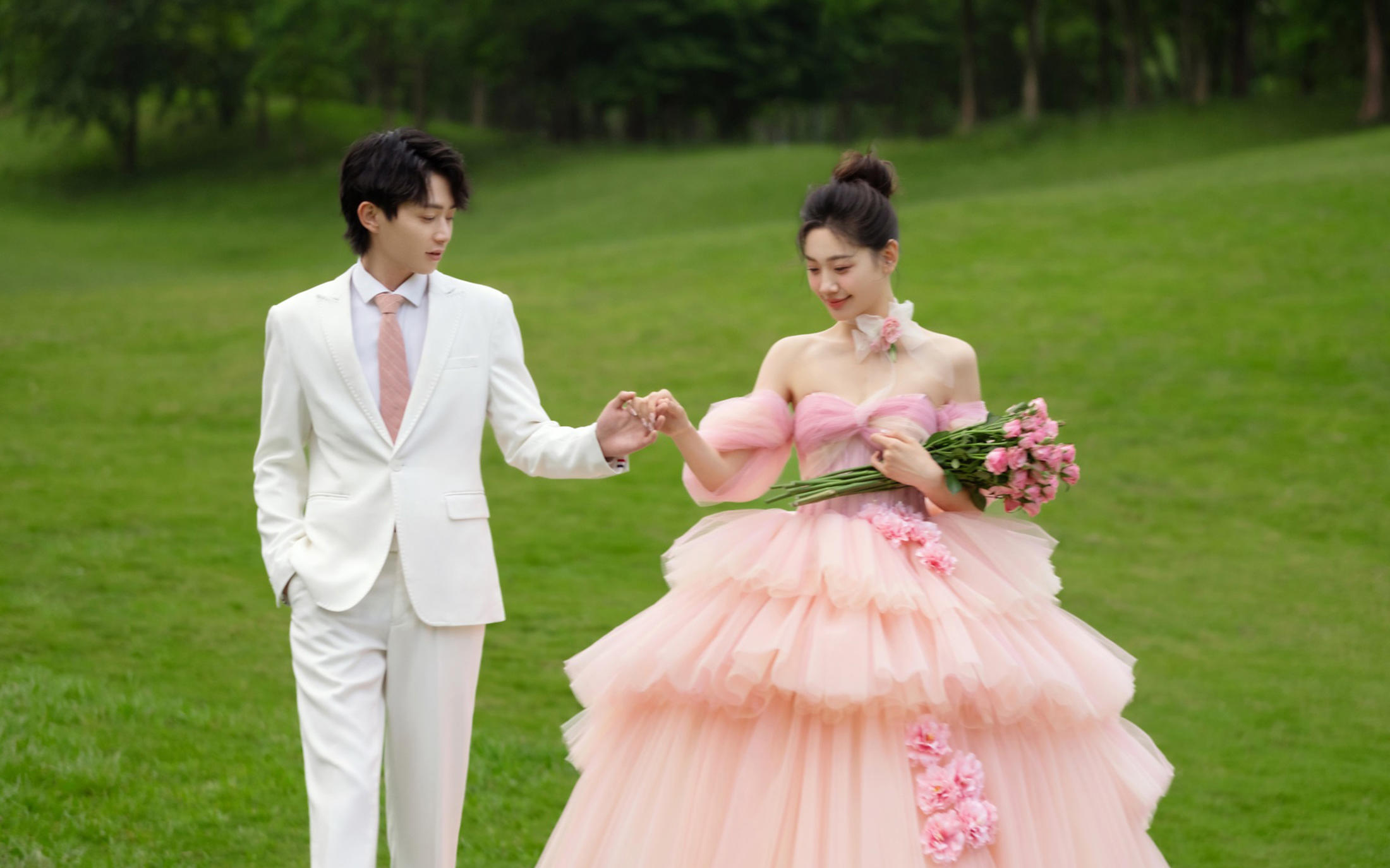 【施华洛摄影】甜度爆棚的小清新草坪森系婚纱照