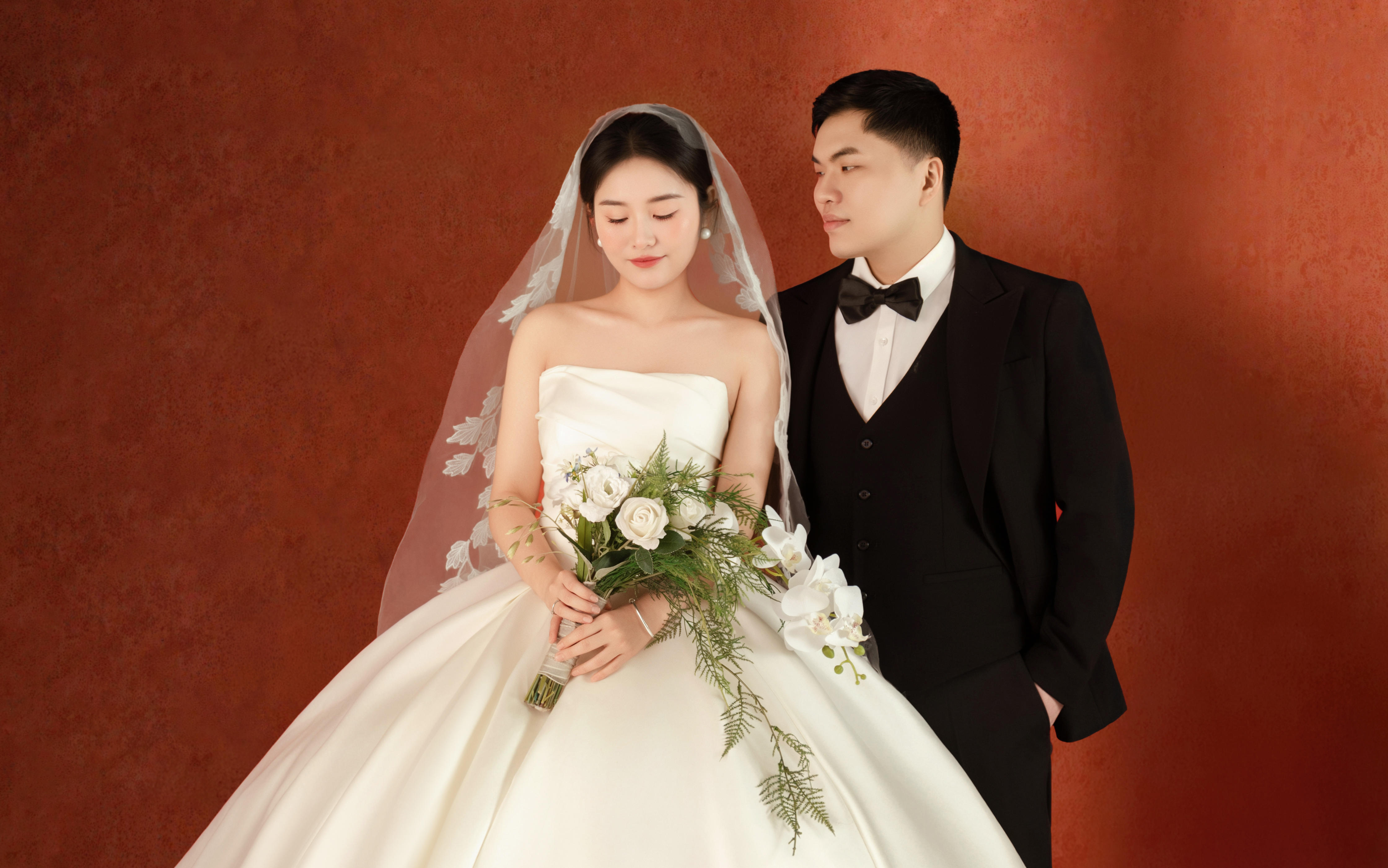 高階審美的紅底復(fù)古婚紗照??簡直權(quán)威到家了