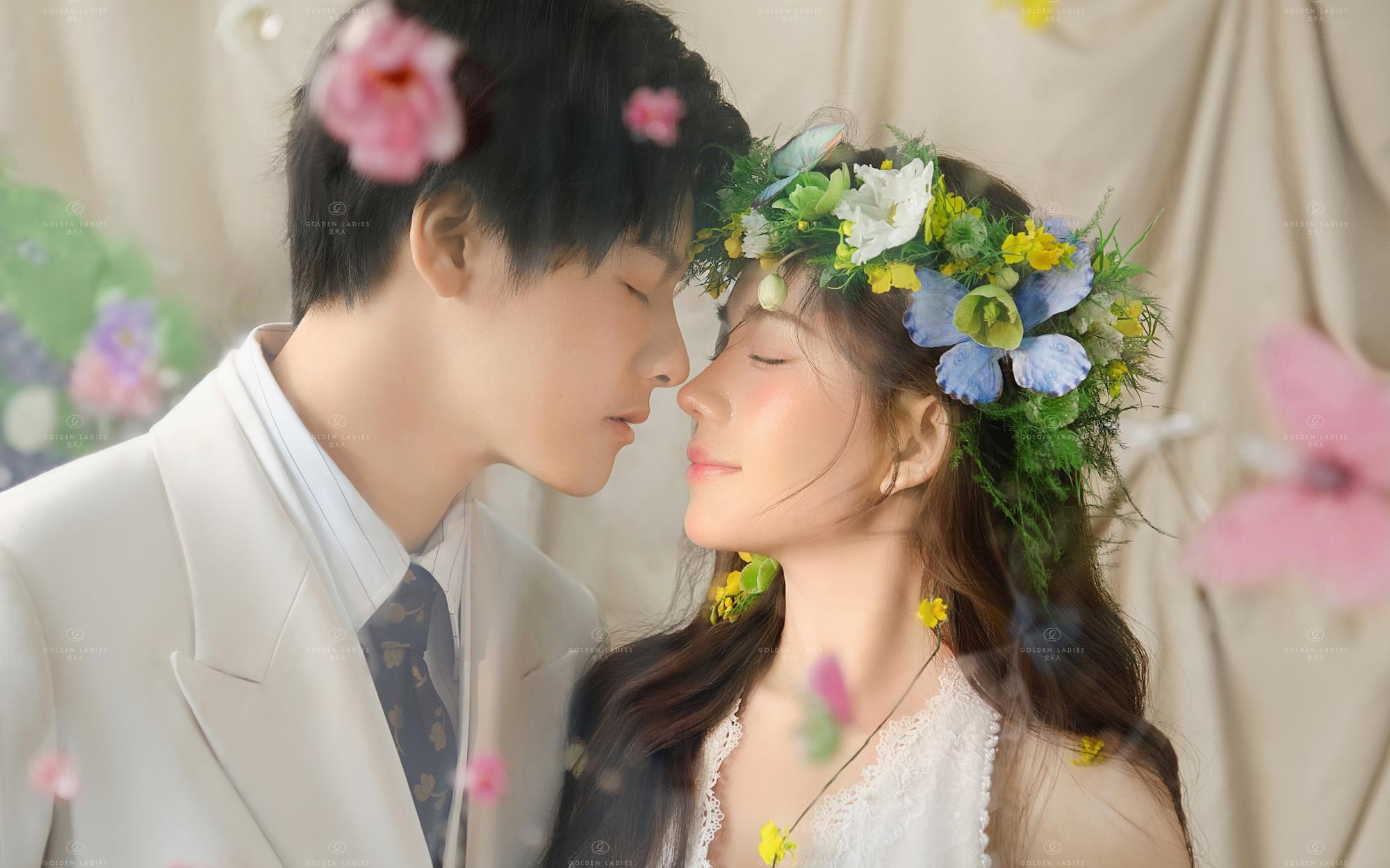 仙氣爆棚的室內(nèi)花環(huán)頭紗婚紗照｜氛圍感拉滿(mǎn)?