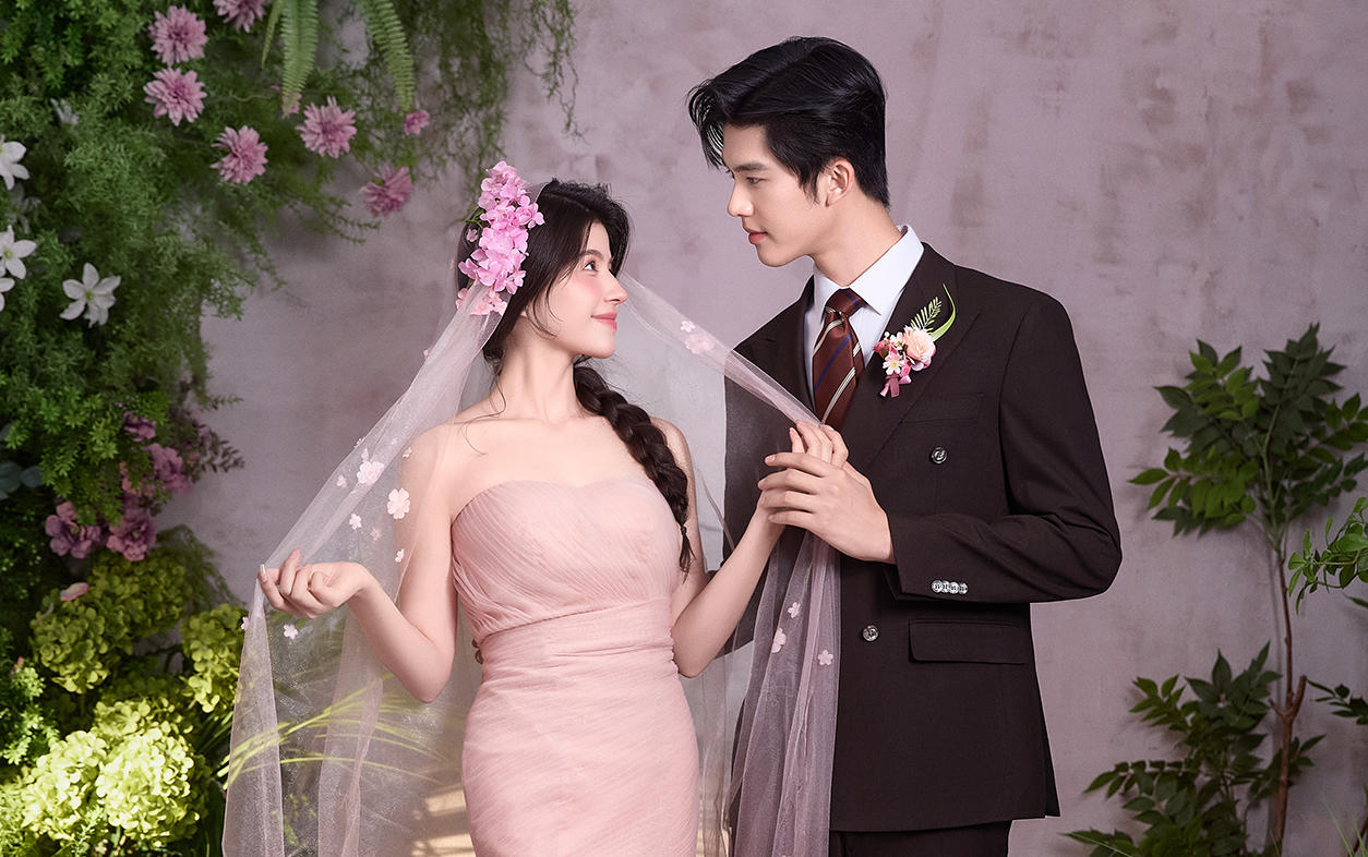 粉色鱼尾浪漫唯美婚纱照