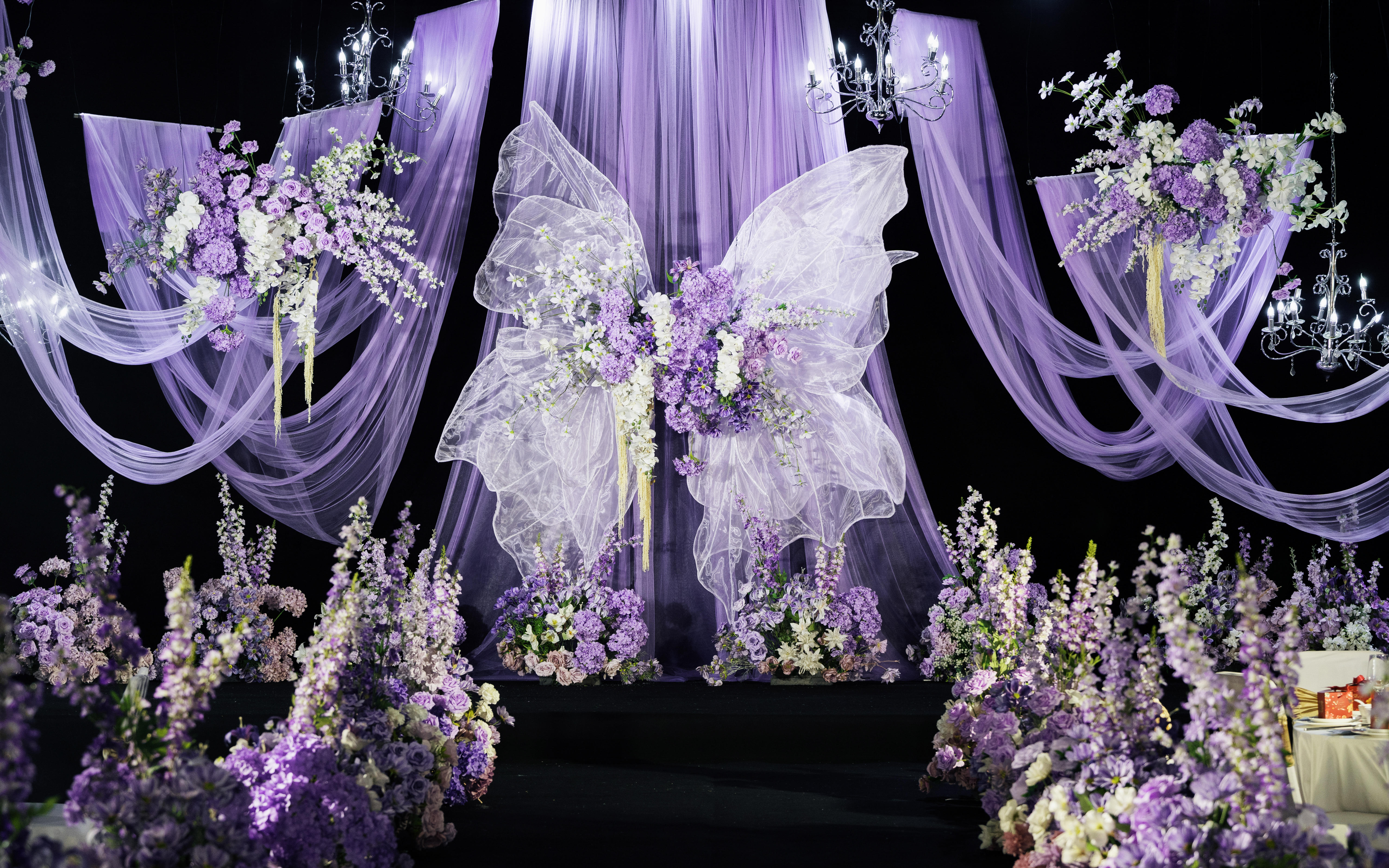 坠入浪漫的蝴蝶梦丨花仙子的紫蝴蝶主题婚礼