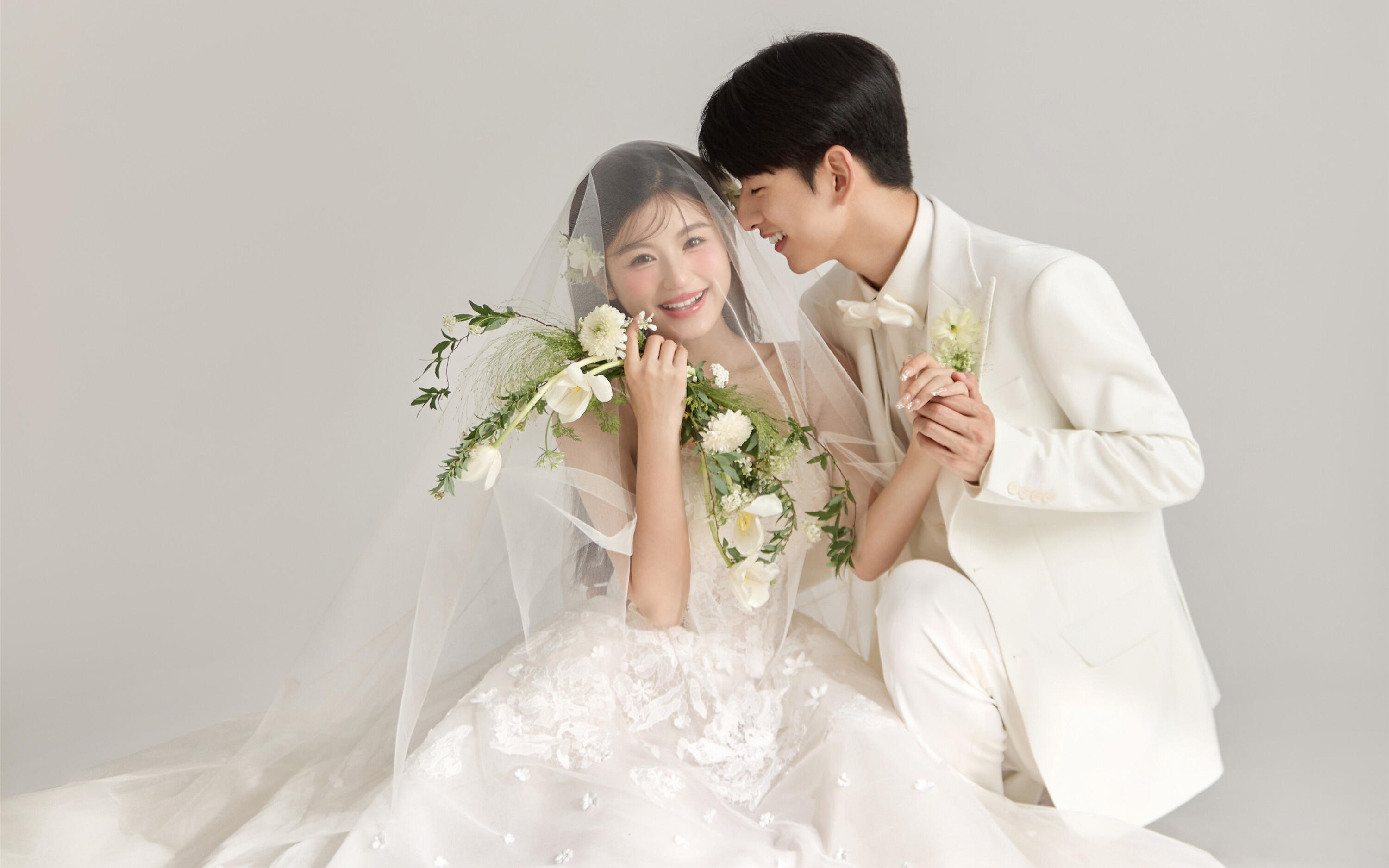 拍到了少女感满分的花伞婚纱照！