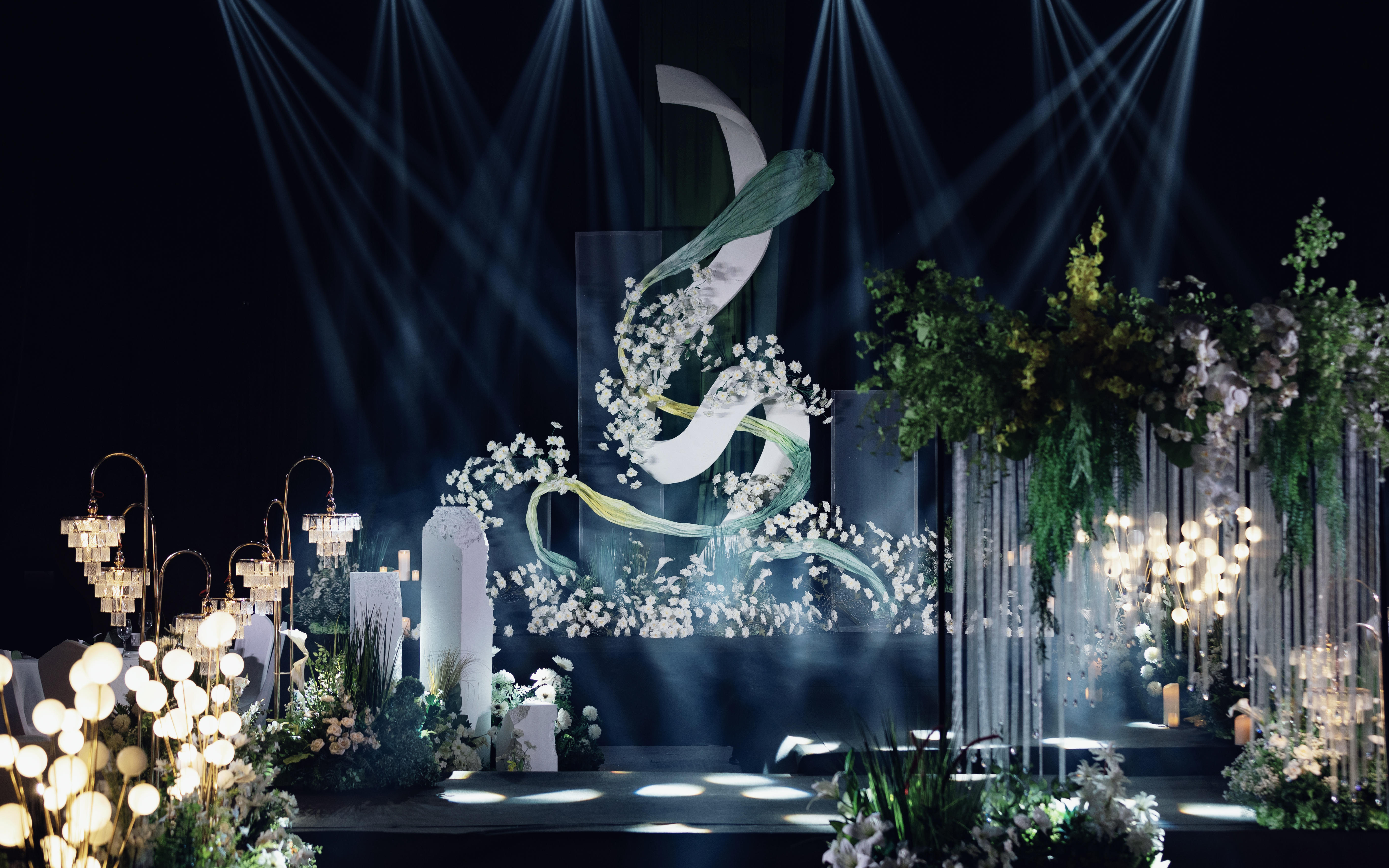 【百灵婚礼】 惊艳的白绿自然系花艺室内婚礼