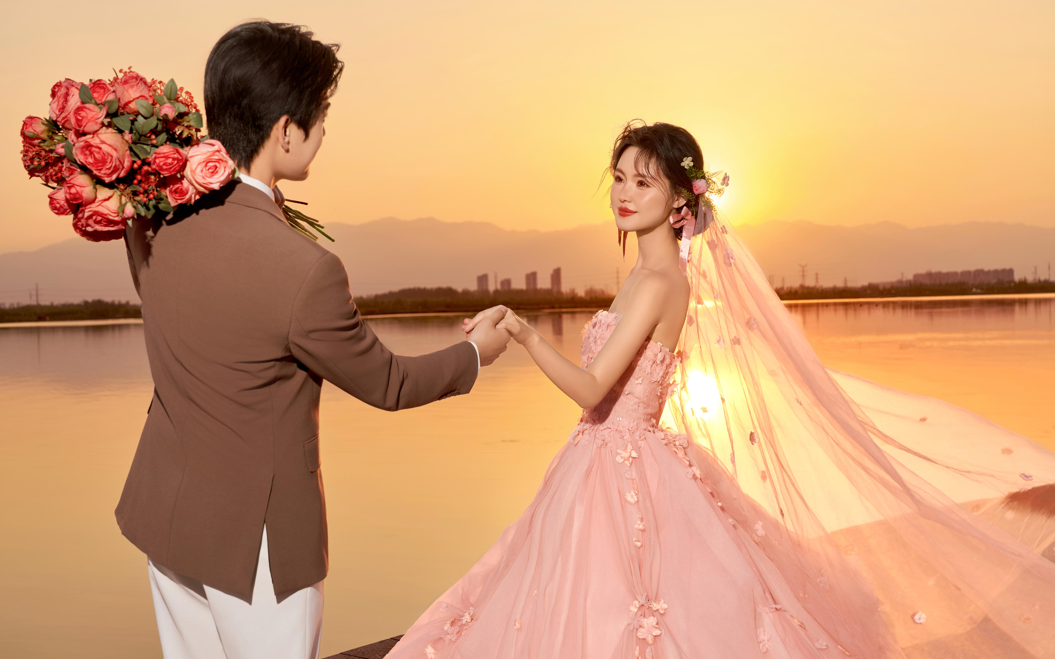 公主请拍🌸浪漫夕阳湖边粉纱婚纱照|长沙