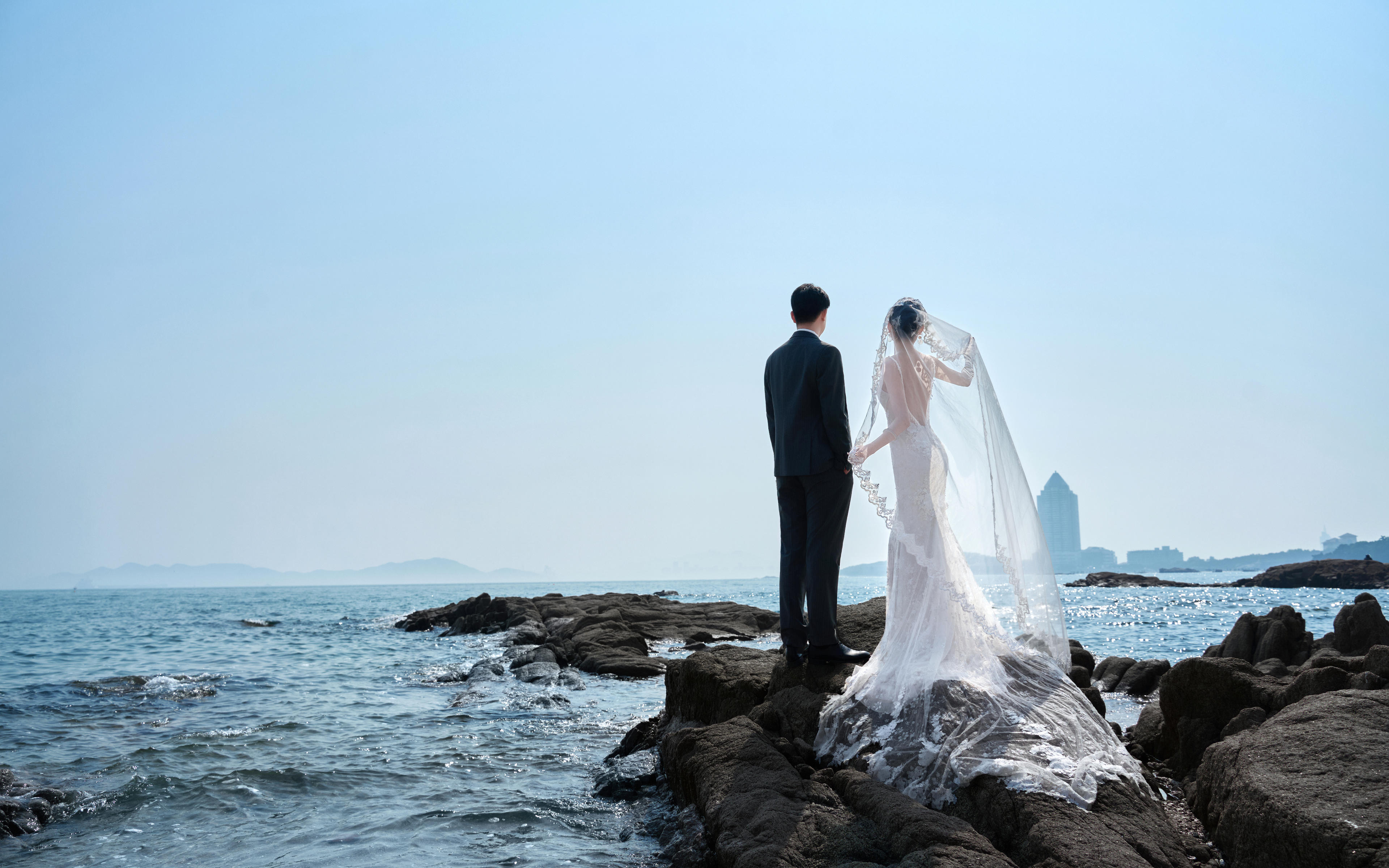 王文迪 马金宝夫妇/海边礁石