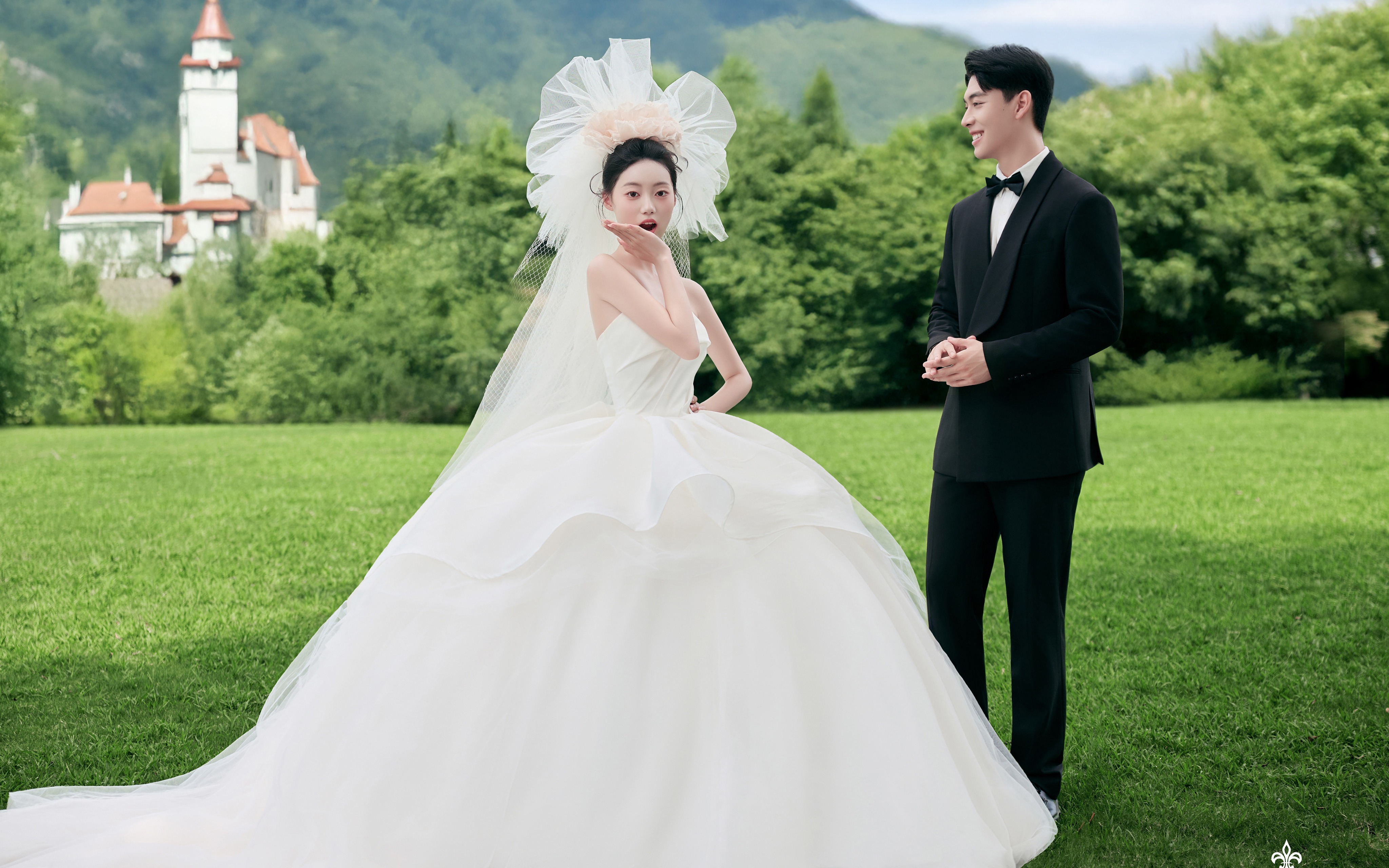 高调示爱❗️爱死草坪婚纱照明媚的生命力🍃