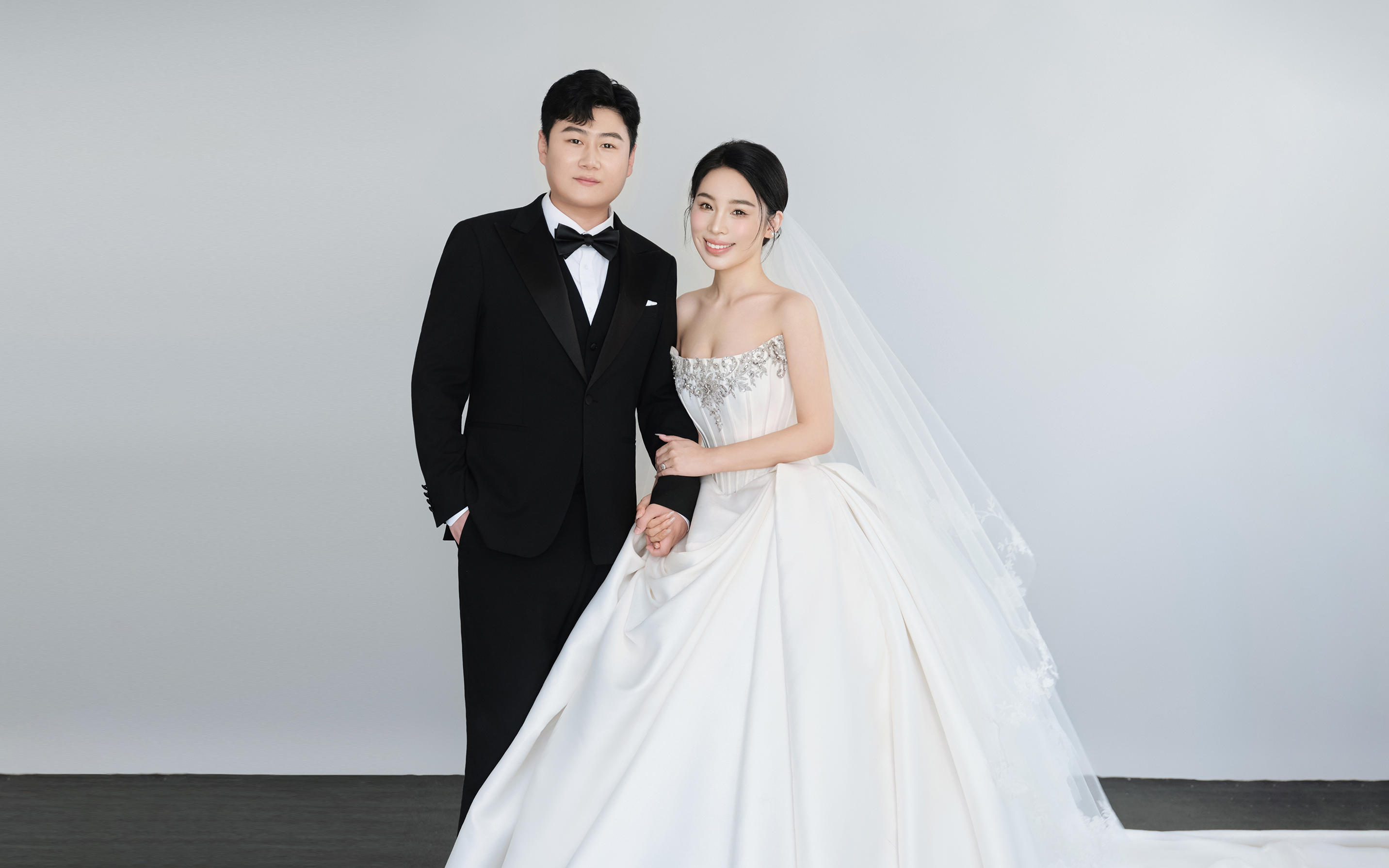 极简高级美✨大婚肖像婚纱照太有感染力了！