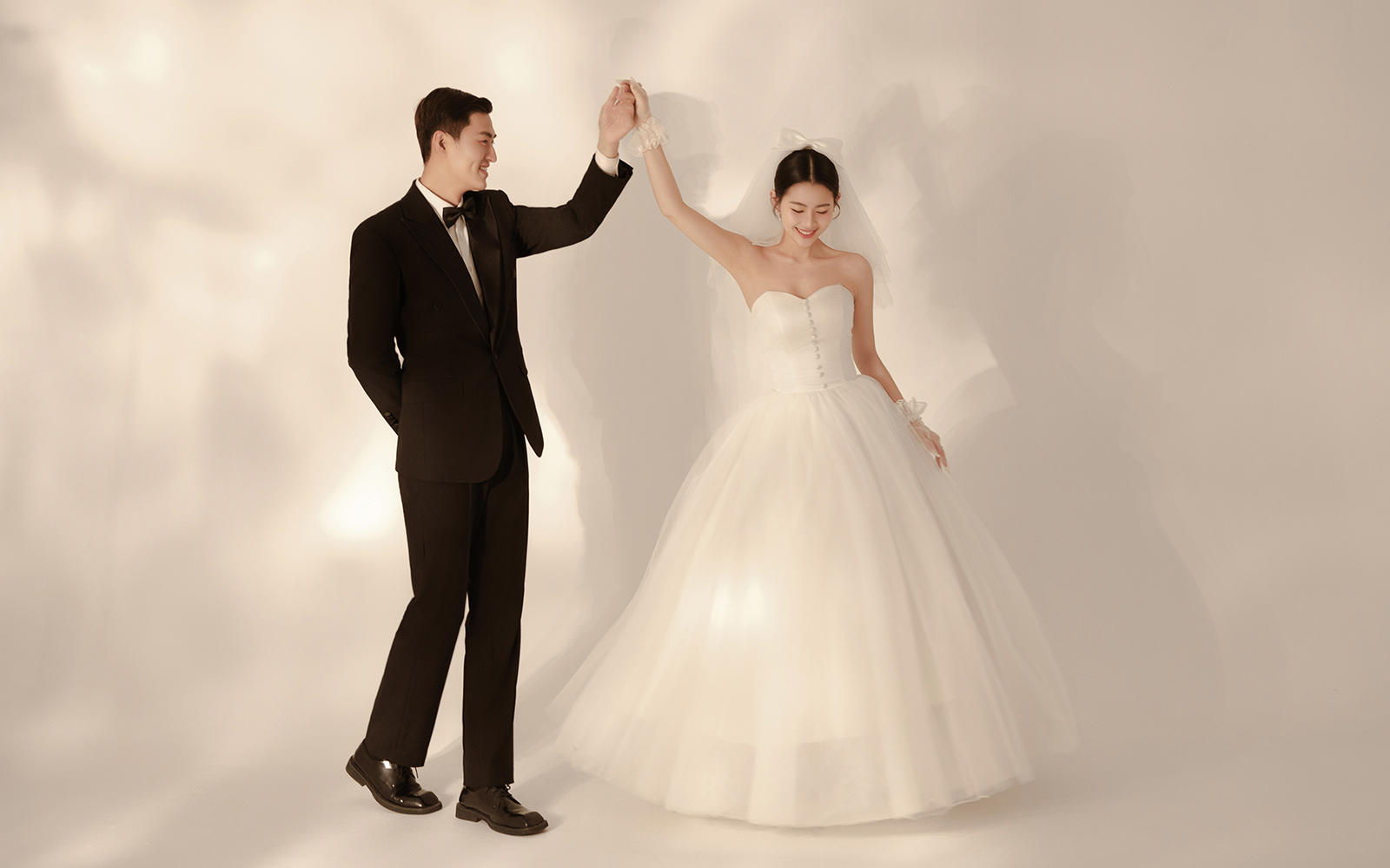 反復心動?愛慘了我的氛圍感光影婚紗照