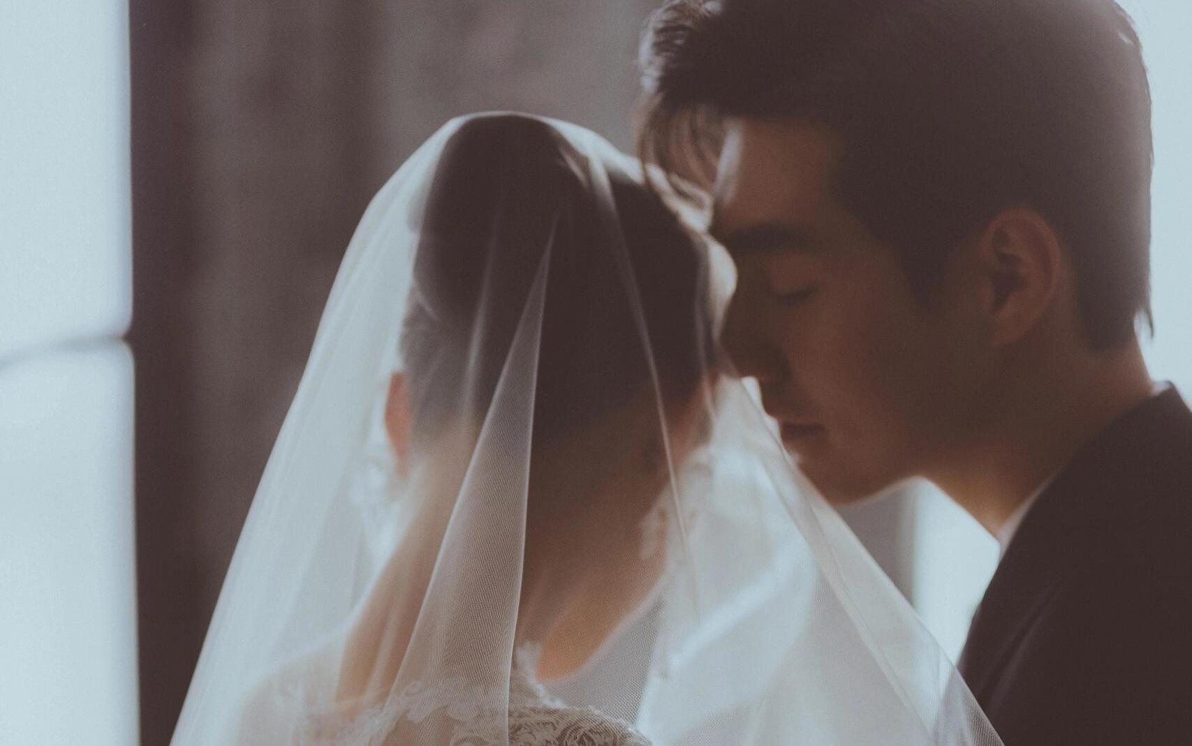 室内高级感婚纱照！拍到了理想的梦中情纱