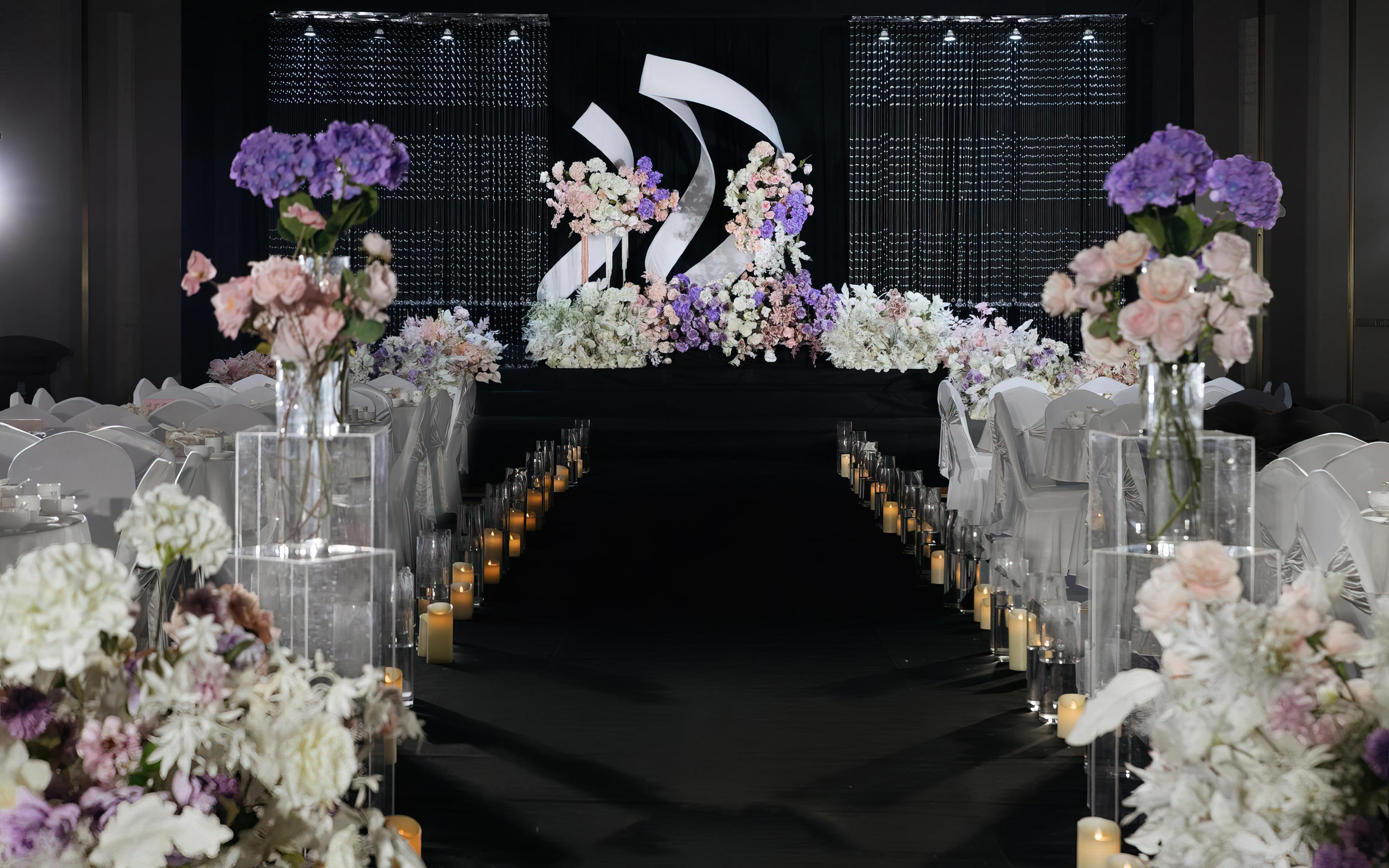 酒店婚礼融入黑色珠帘元素