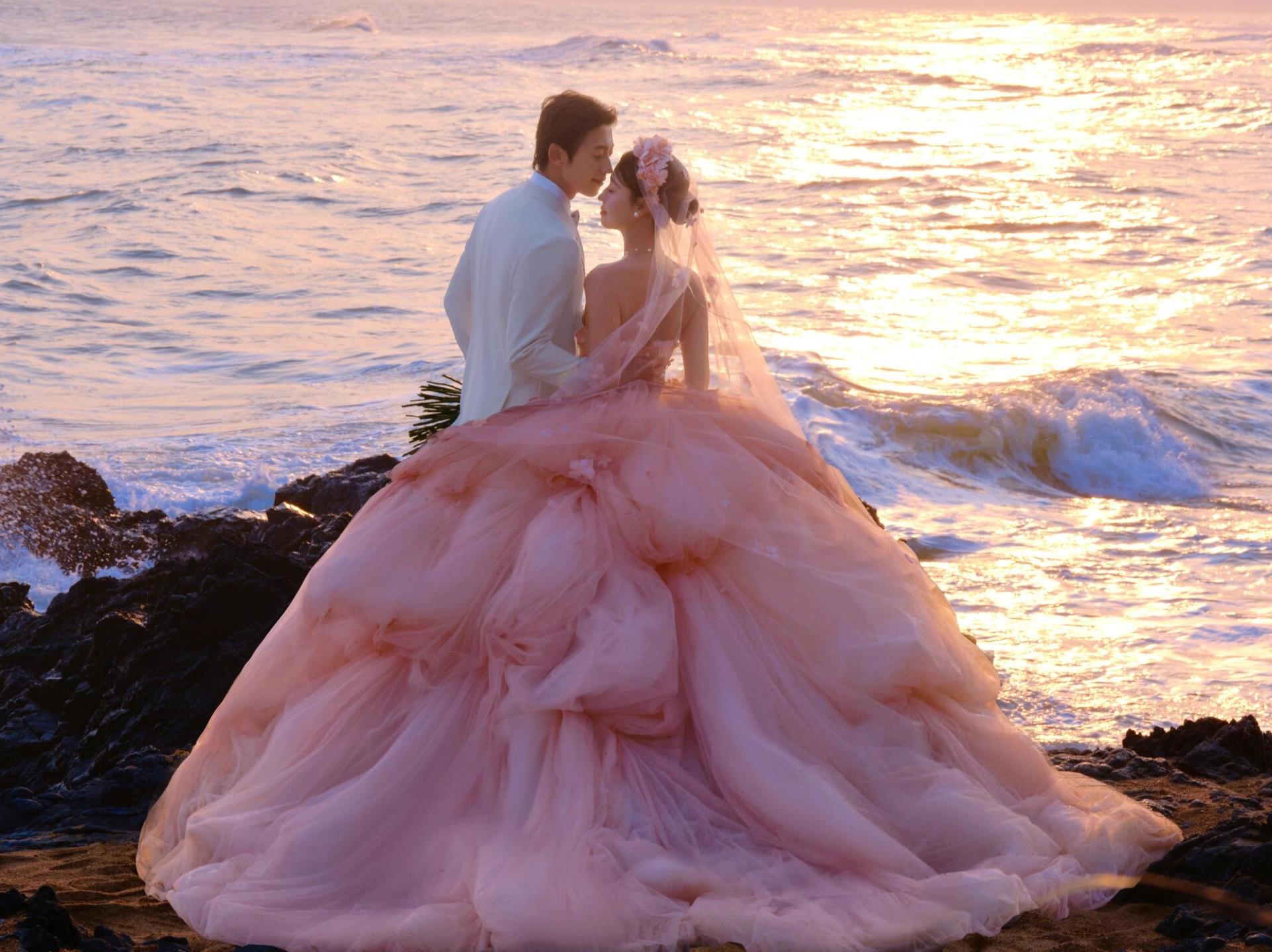 【店长推荐】送定制婚纱+全国包邮+送九组合照片墙