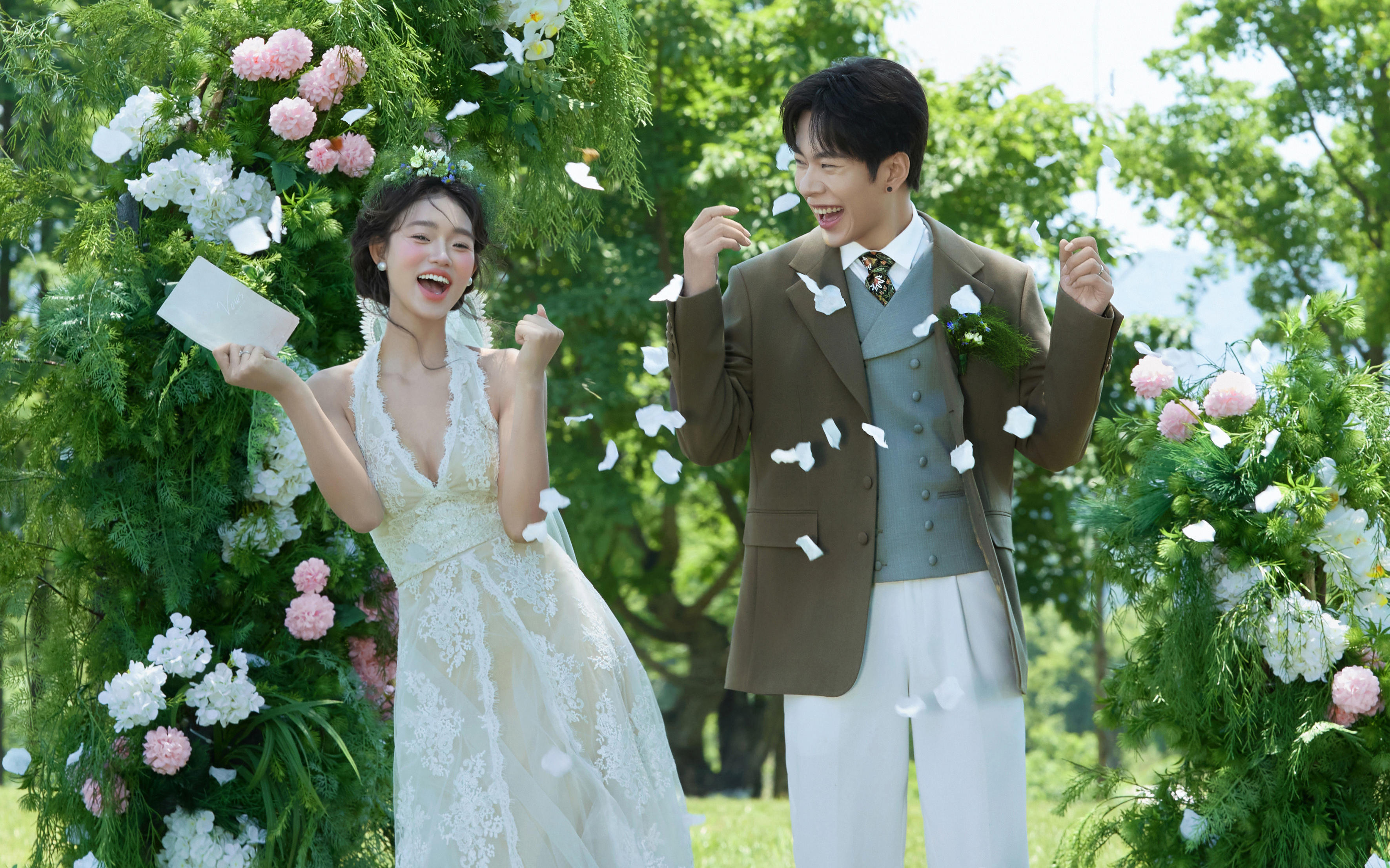 亿点点治愈🍃心动无数次的森系草坪婚纱照