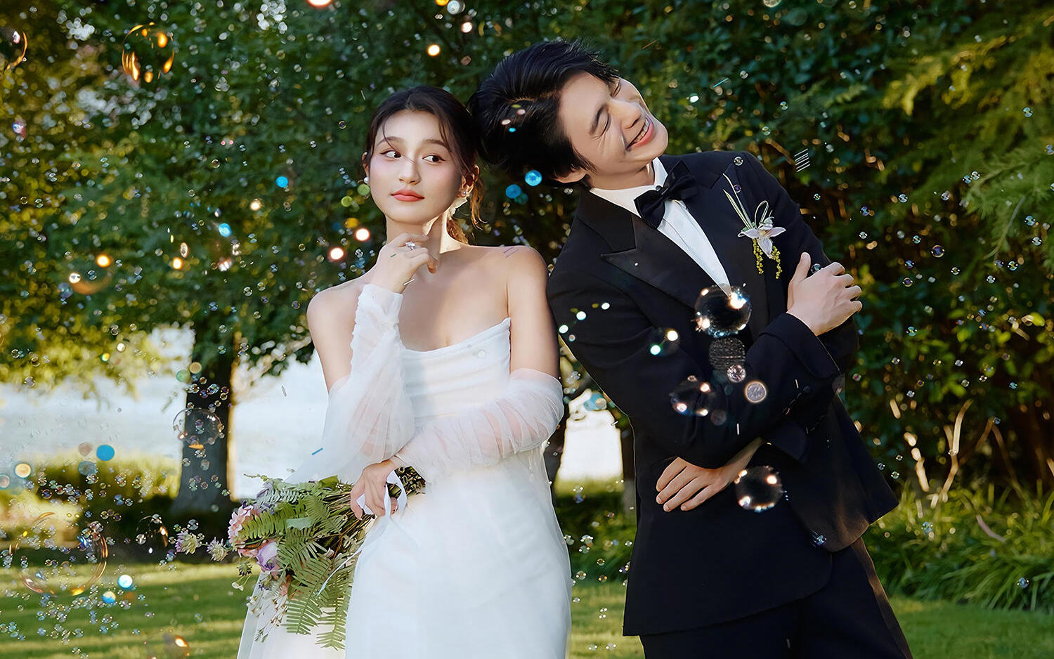 【心动一万次的草坪婚纱照！】