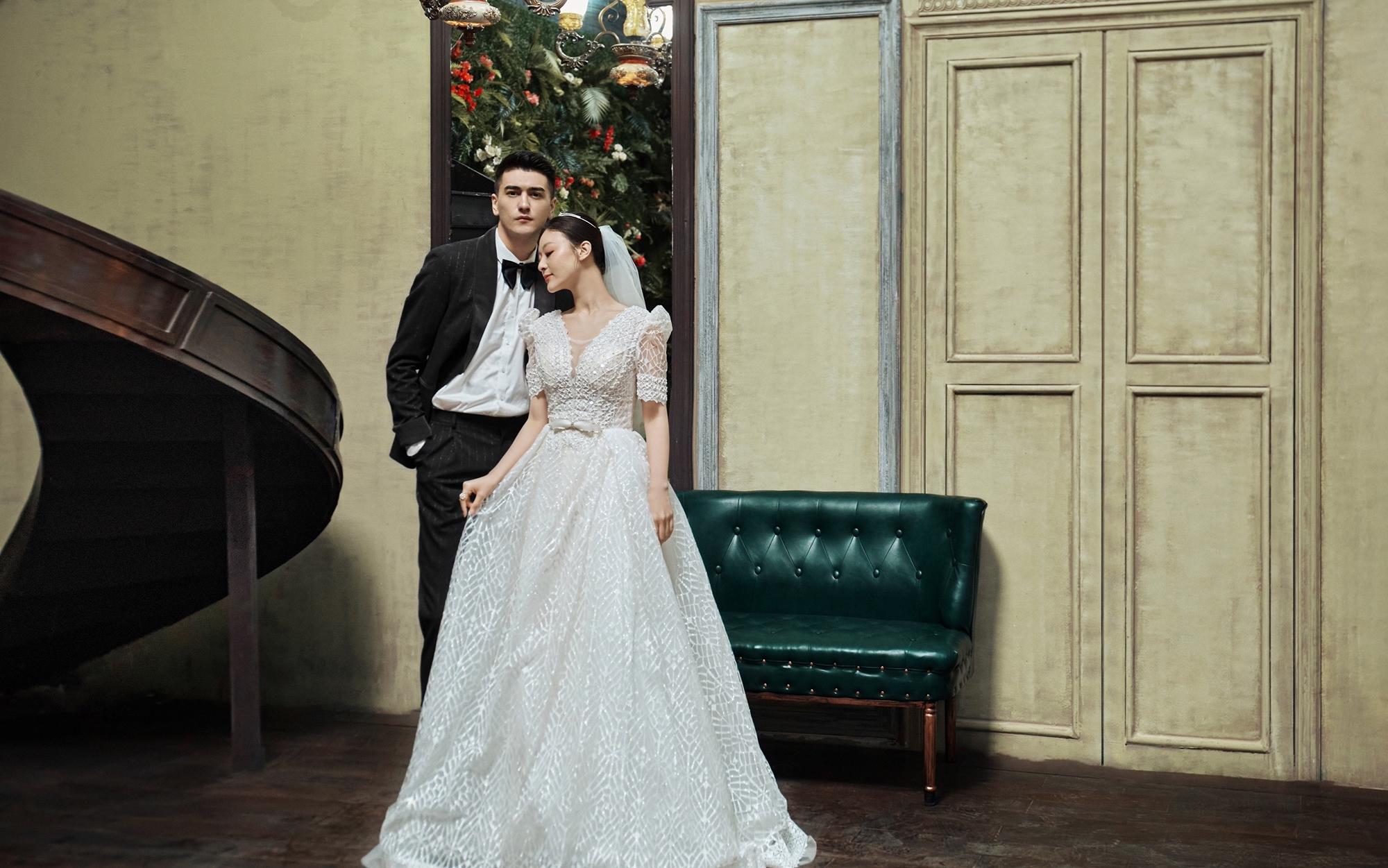 ?《屋內(nèi)有光，身邊有你》