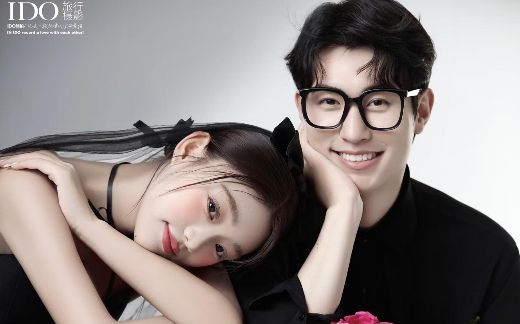 室內(nèi)輕奢｜玫紅撞黑時(shí)尚婚紗寫真